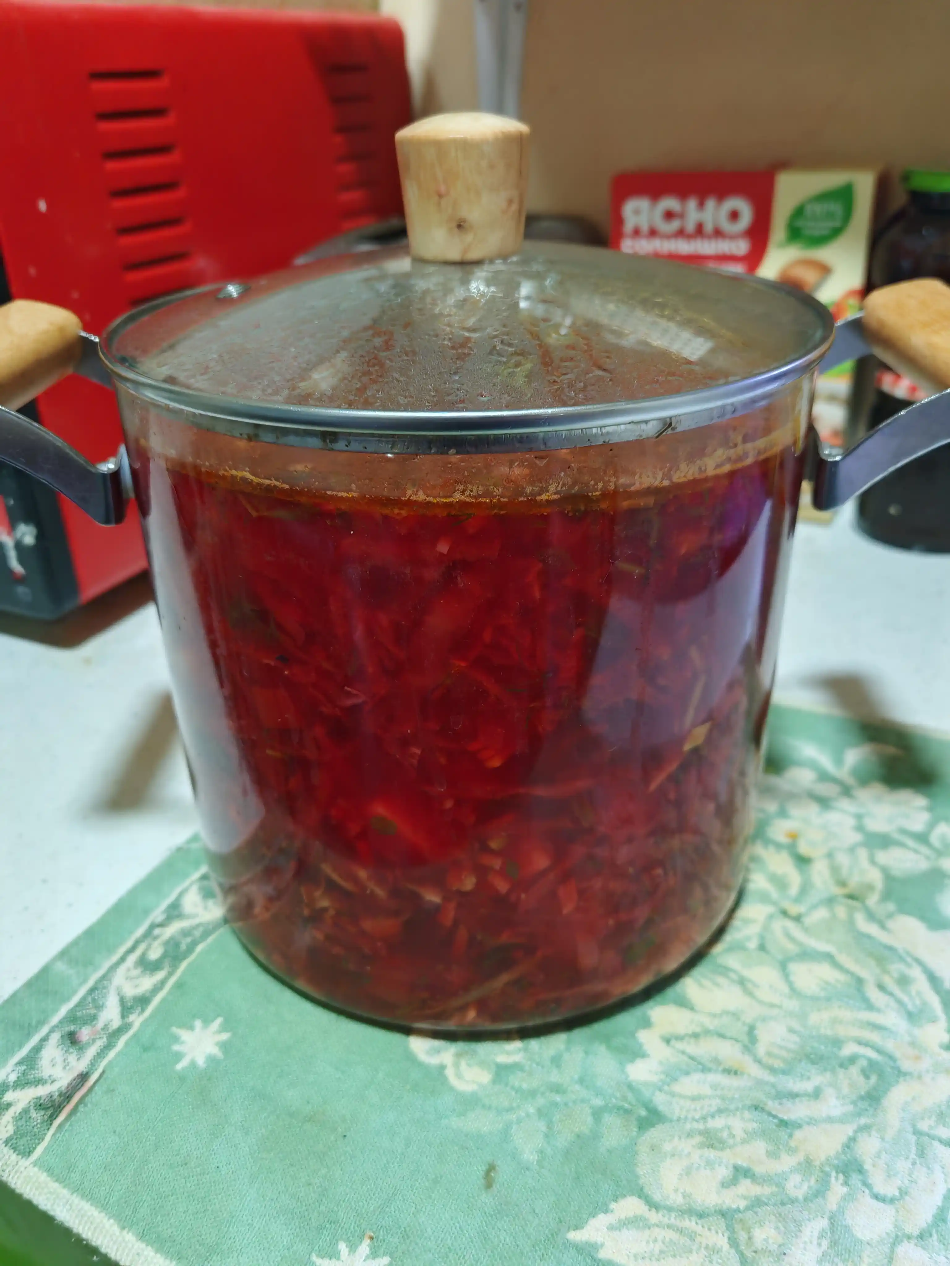Стеклянная кастрюля для горячих и холодных блюд