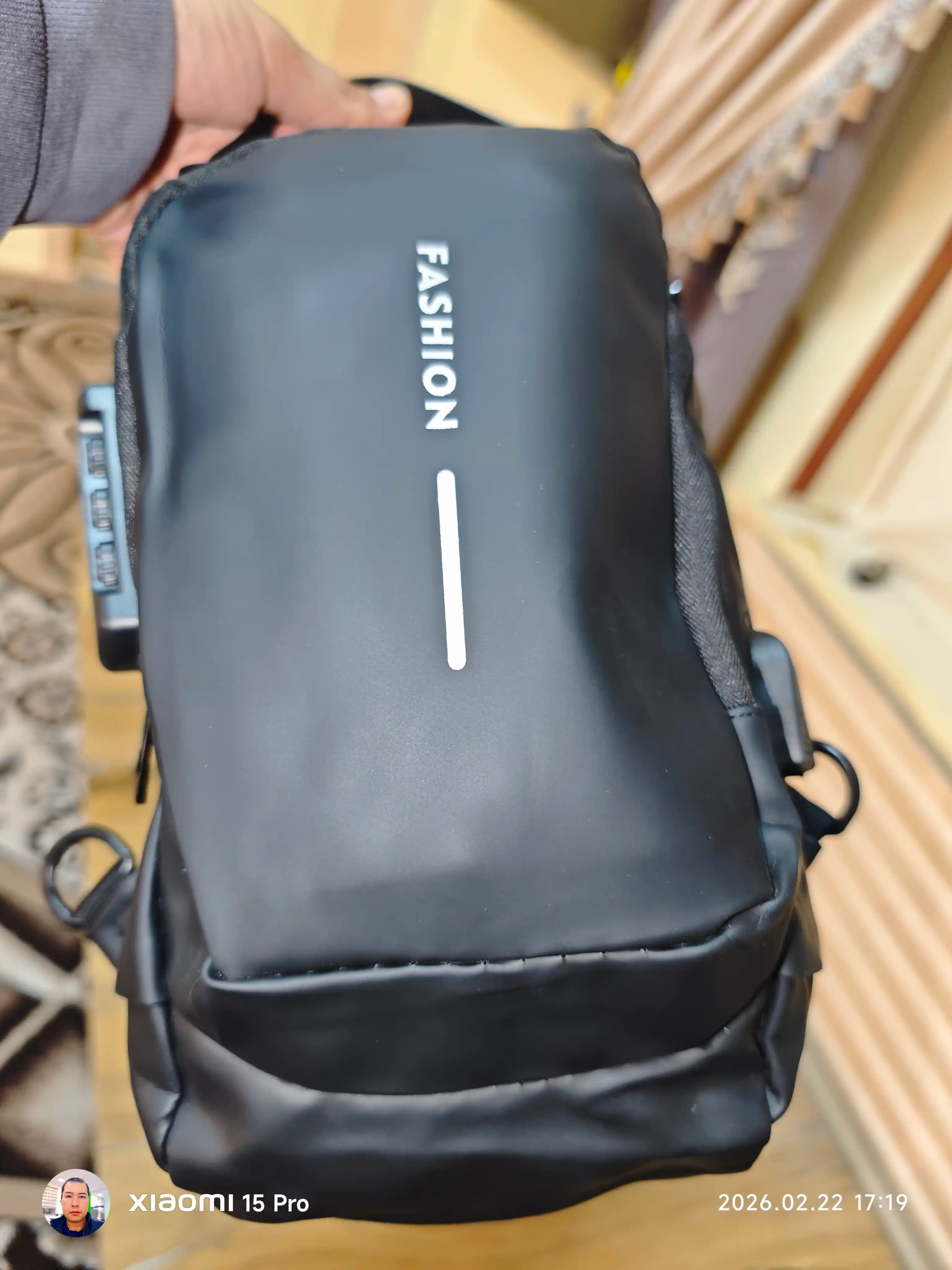 Erkaklar  Fashion USB Sling Bag – suvga chidamli sumka, USB zaryad porti va kodli qulflash