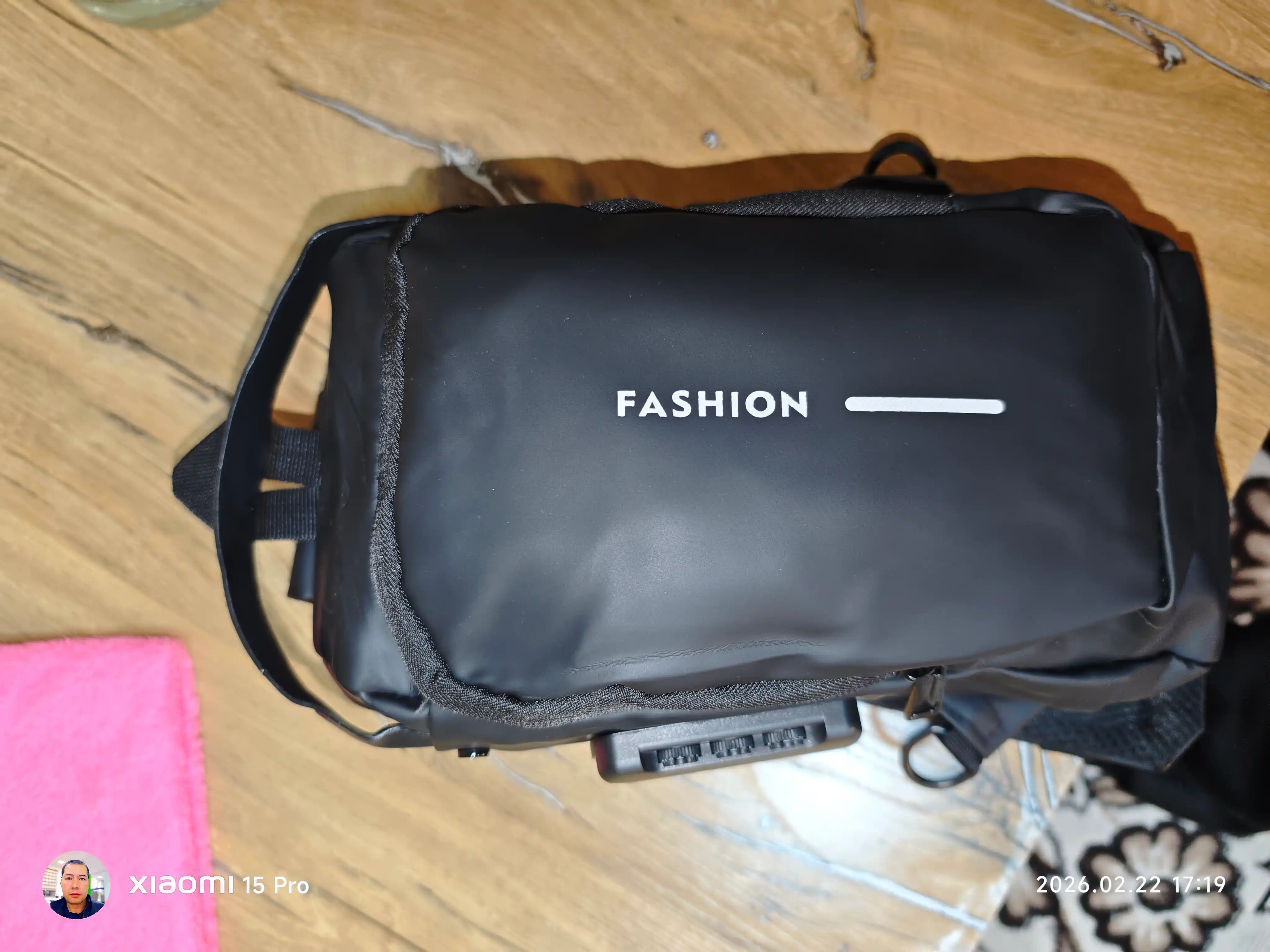 Erkaklar  Fashion USB Sling Bag – suvga chidamli sumka, USB zaryad porti va kodli qulflash