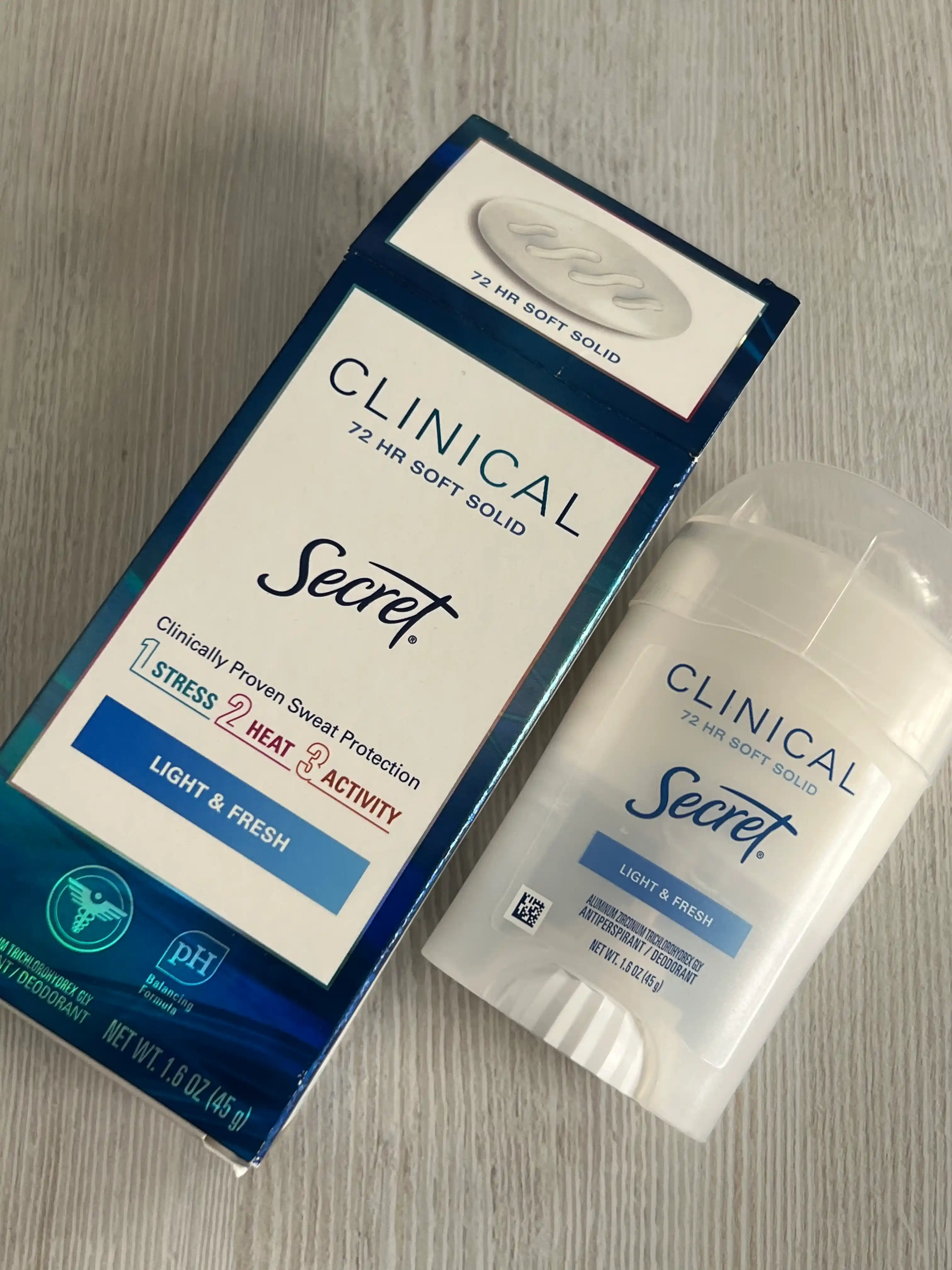 Aнтиперспирант Secret Clinical Light & Fresh, кремовый, 45 г