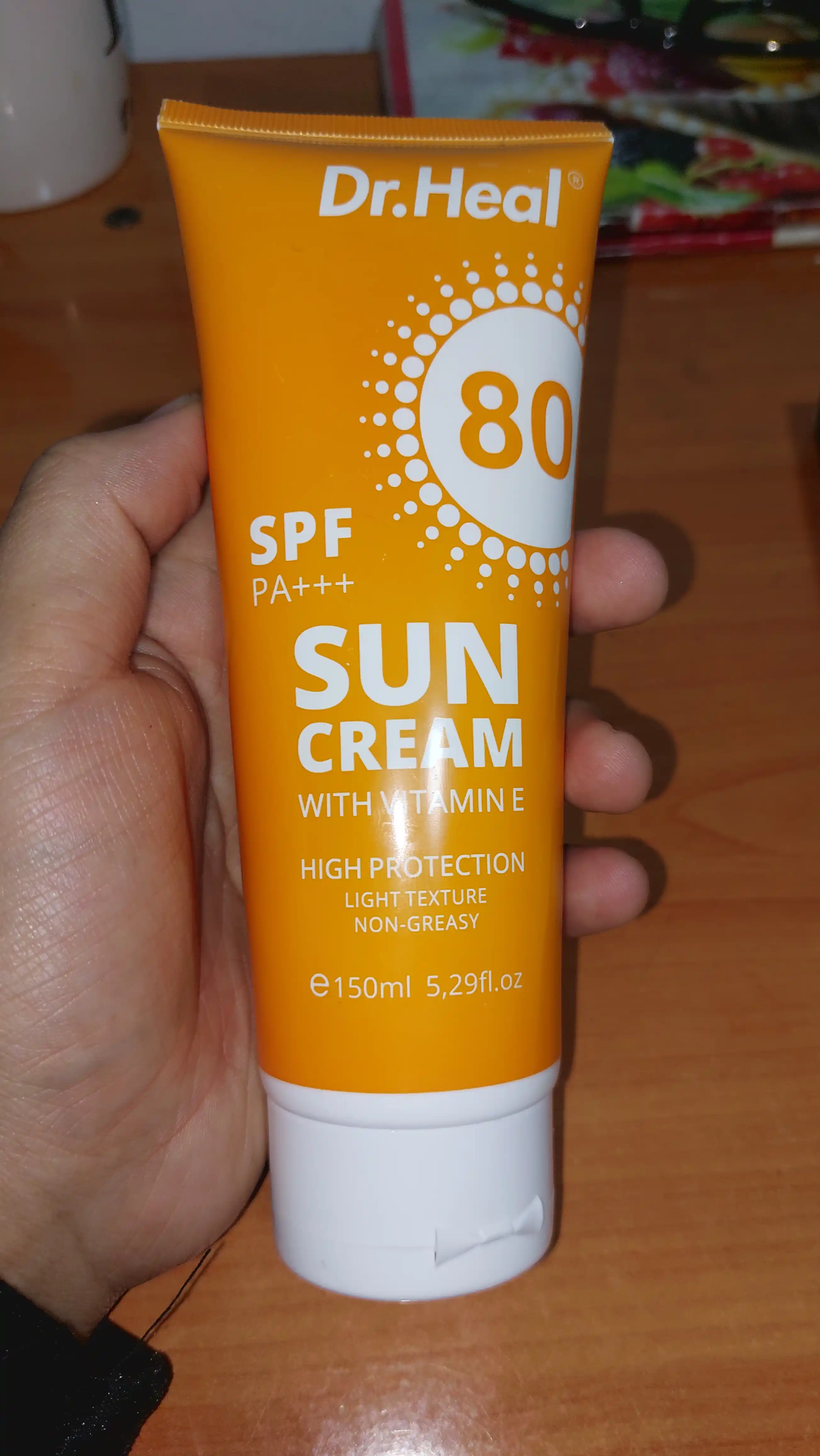 Quyoshdan himoyalovchi krem Dr.Heal Sun Cream SPF 80 PA+++, E vitamini, kokos moyi, 150 ml