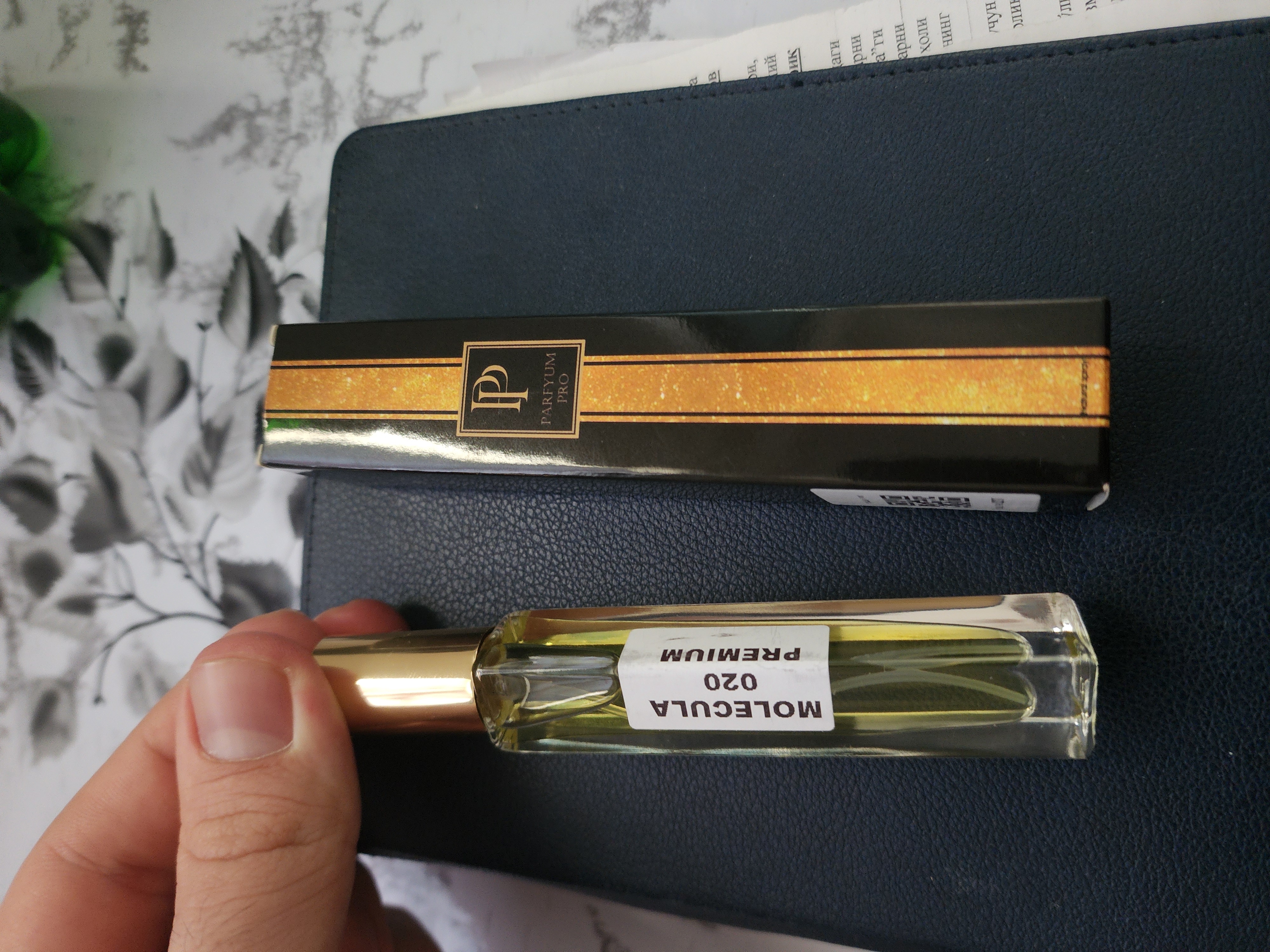 Atir Molecula 020, erklaklar va ayollar uchun 50% Masla (Ekstrakt parfyuma) 10ML