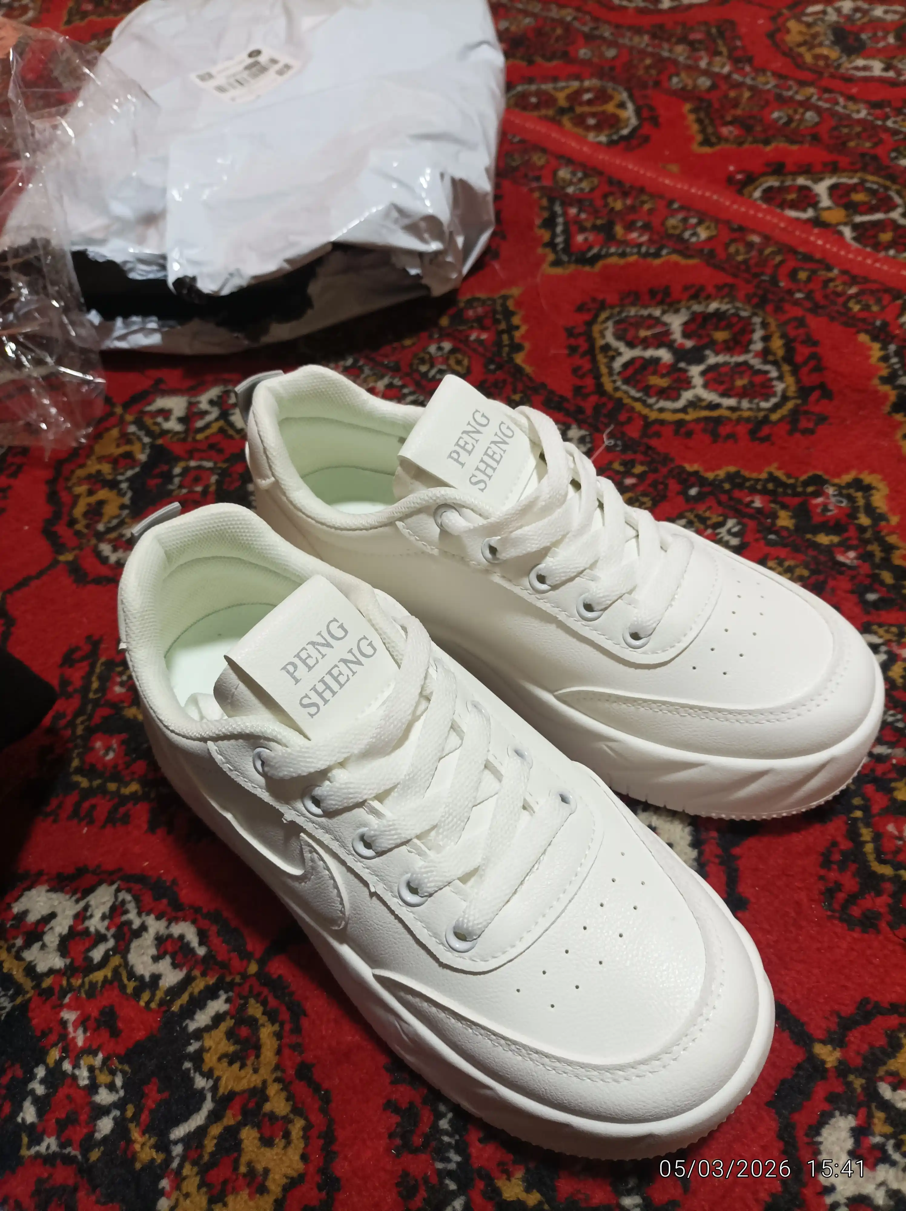 Nike’dan har qanday ob-havo uchun yumshoq va qulay oq AIR FORCE krossovkalari