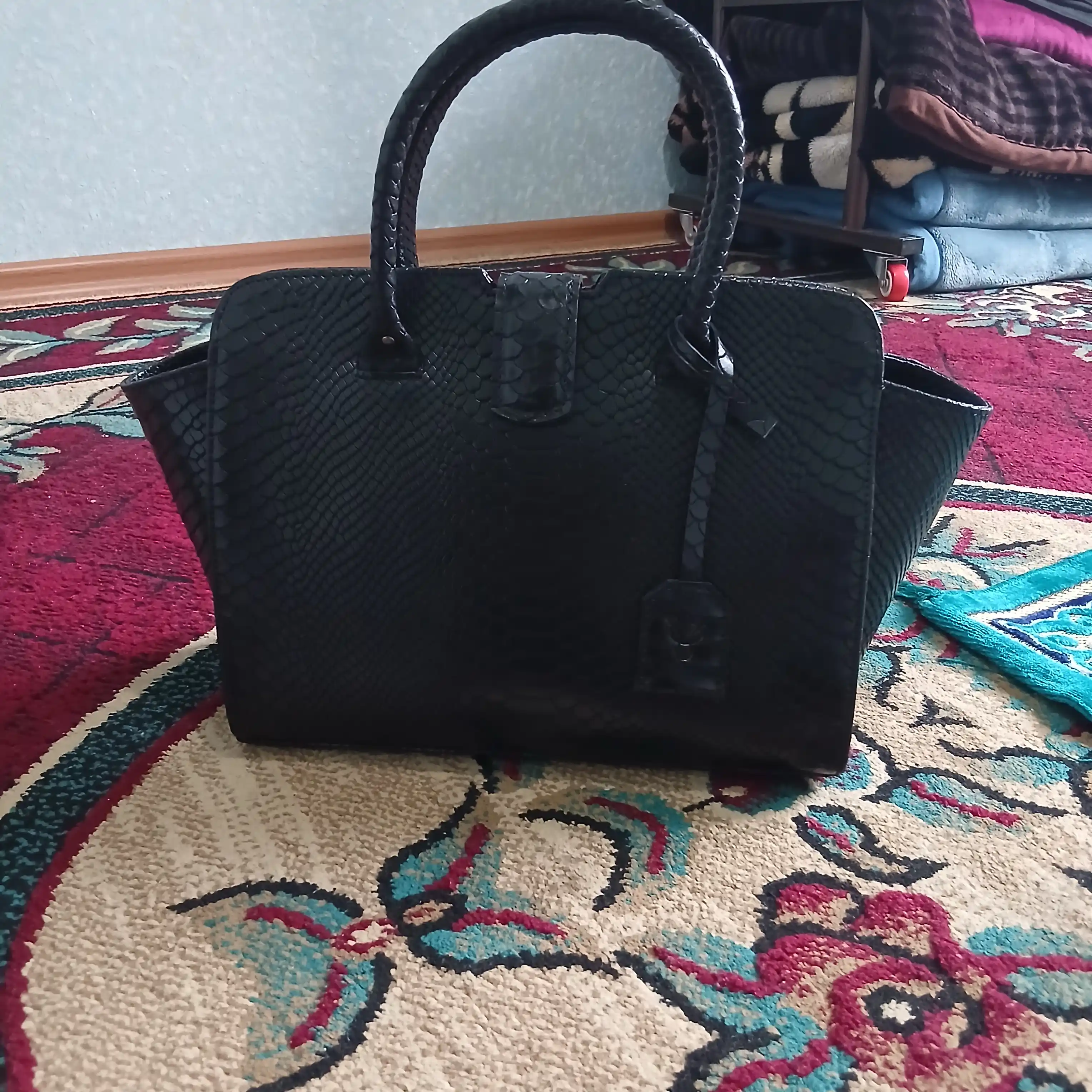 Ayollar sumkasi tabiiy charmdan Black Gator