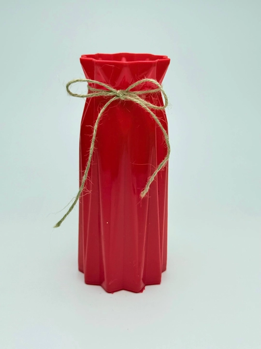 Tabiiy va sun’iy gullar uchun guldon vaza, plastik, kauchuk va plastmassa materiallardan