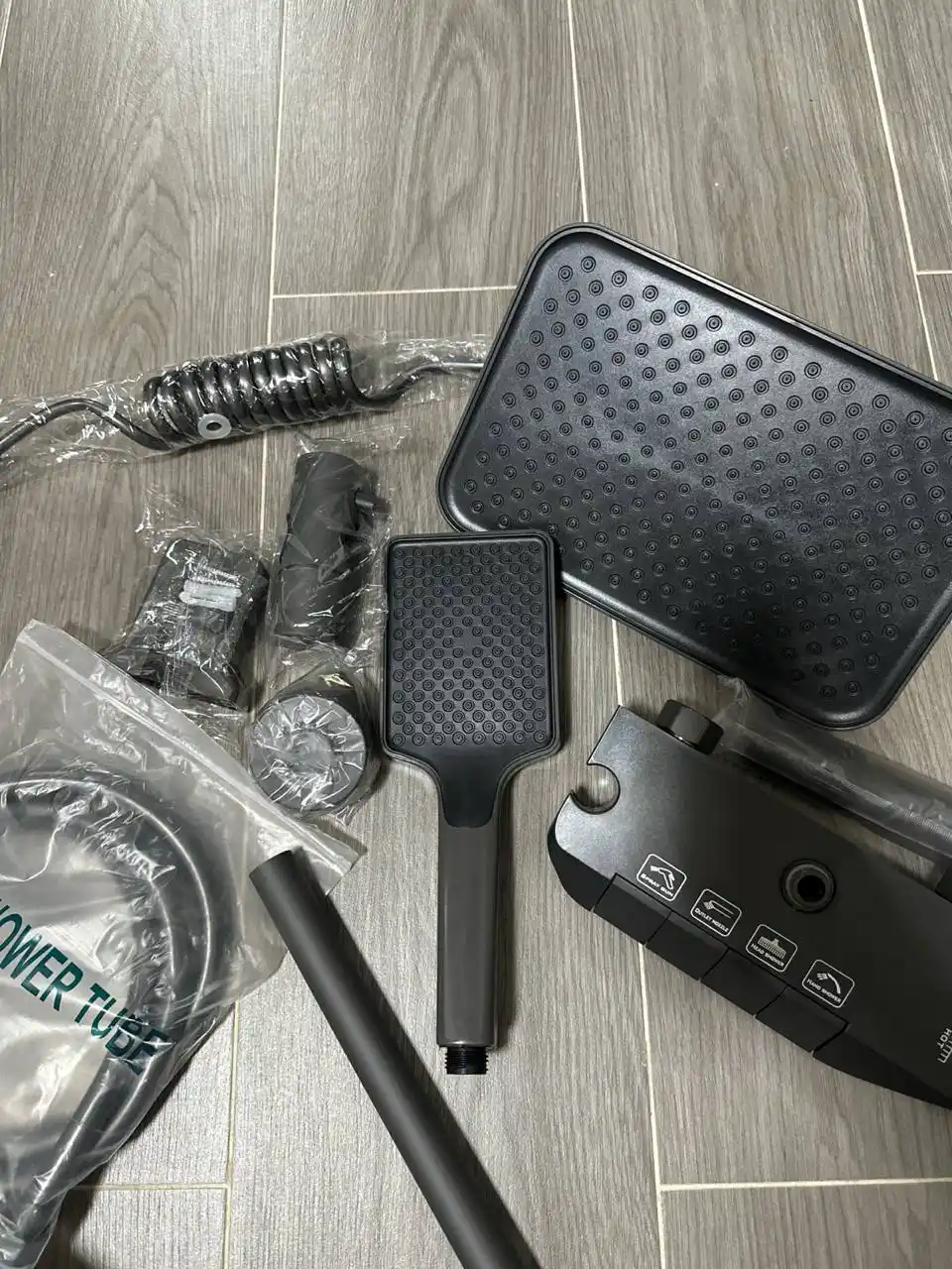 Smestitel dush 4 in 1 dush tizimi — piano, dush arqon va vannaga aralash truba