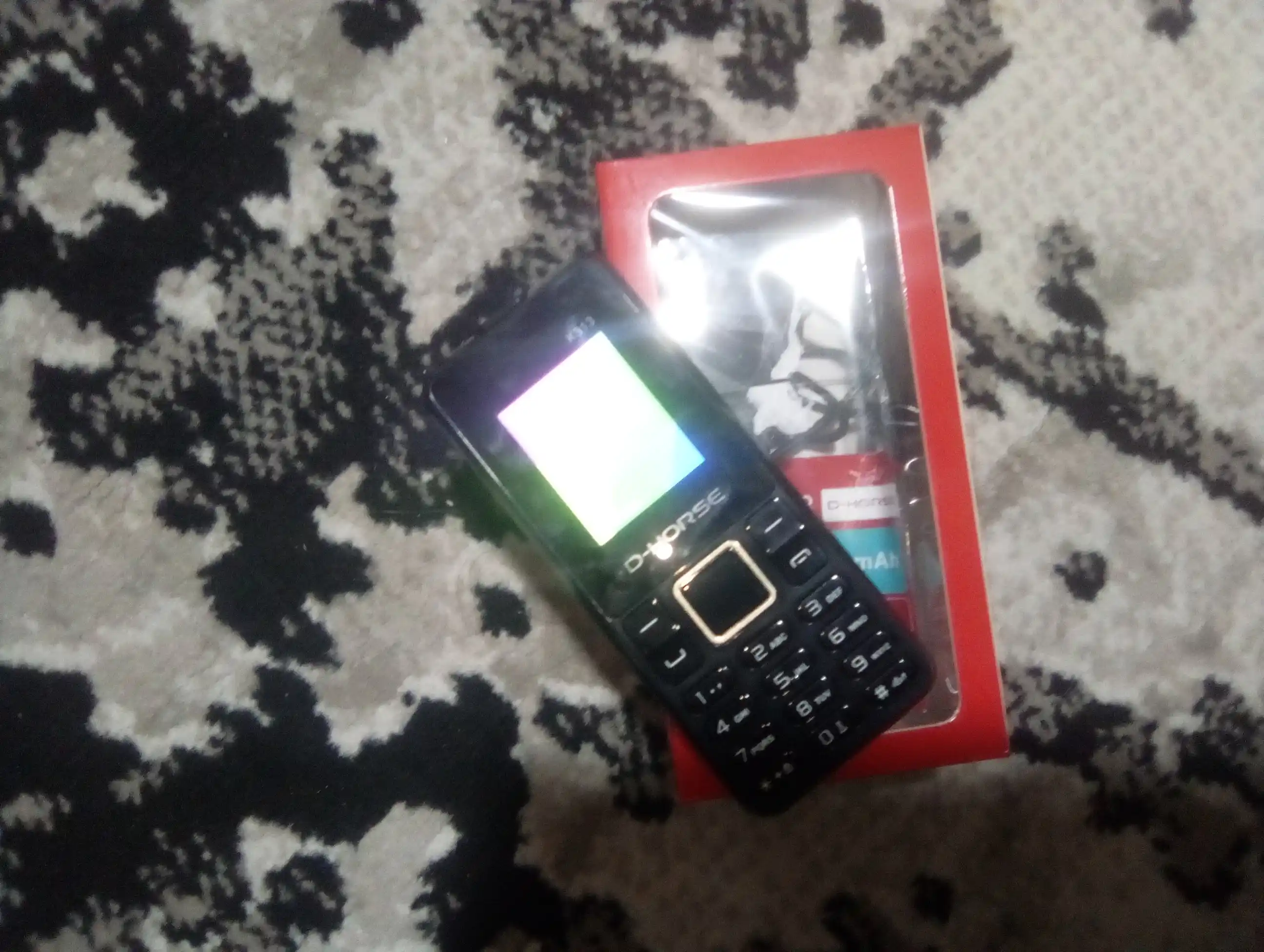Knopkali telefon D-Horse K313, 2 sim karta, IMEI o'tgan, FM radio, 600 mAh, zaryadkasi bor
