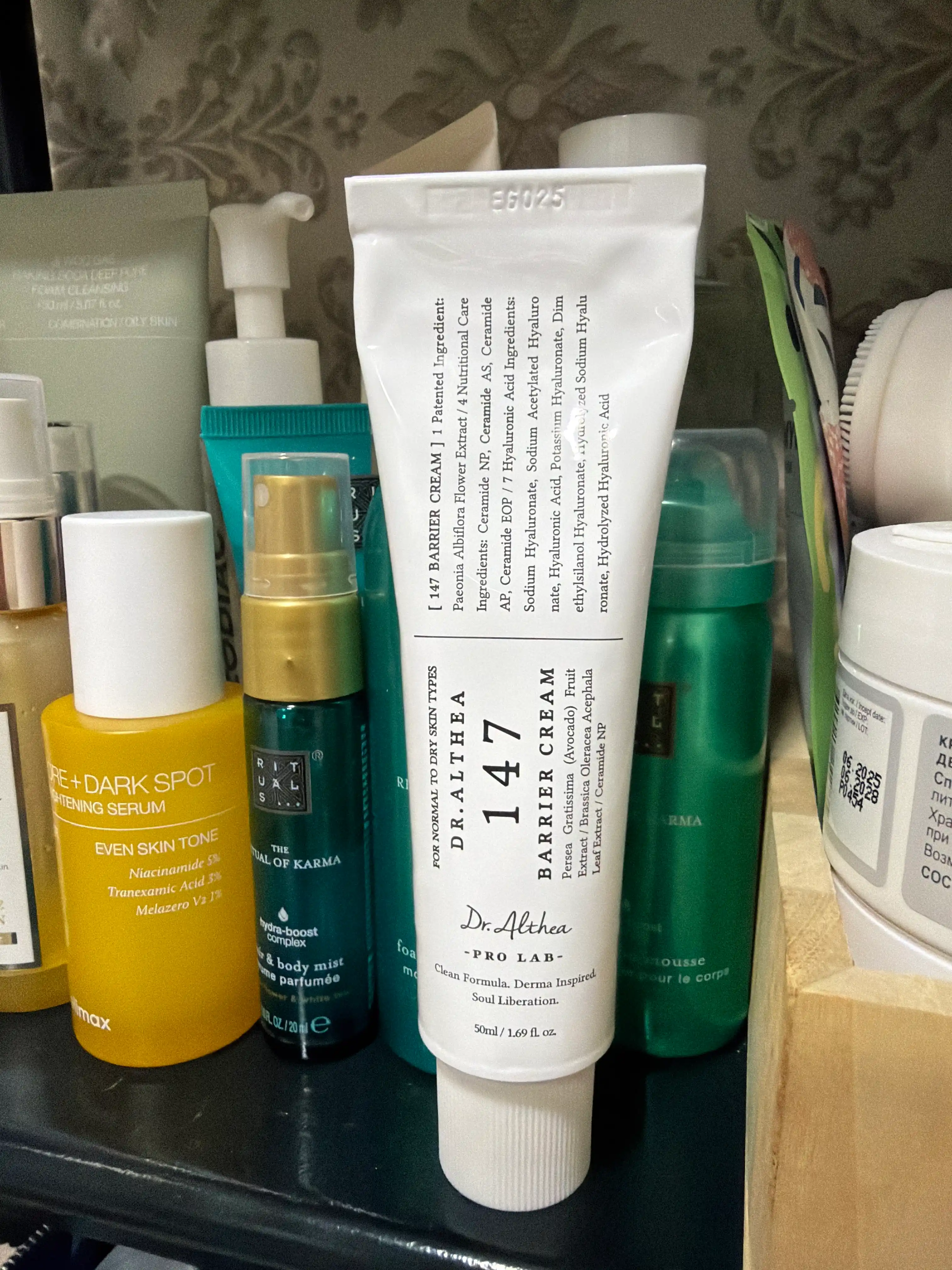 Seramidlar bilan tinchlantiruvchi to'siq kremi Dr. Althea 147 Barrier kremi, 50 ml