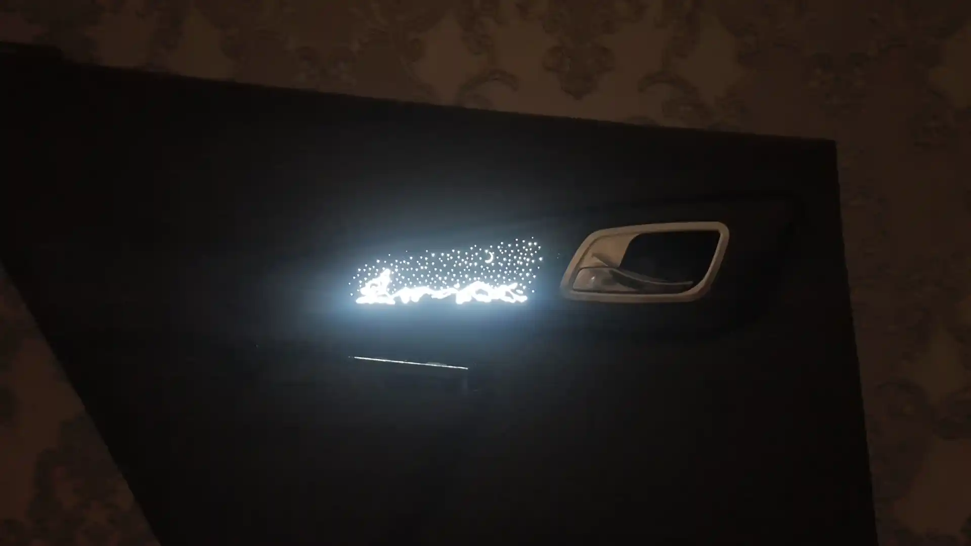 Cobalt eshik qoplamasi ecoplast chiroqlari bilan. BYD. Black wolf va Cosmos uslubida