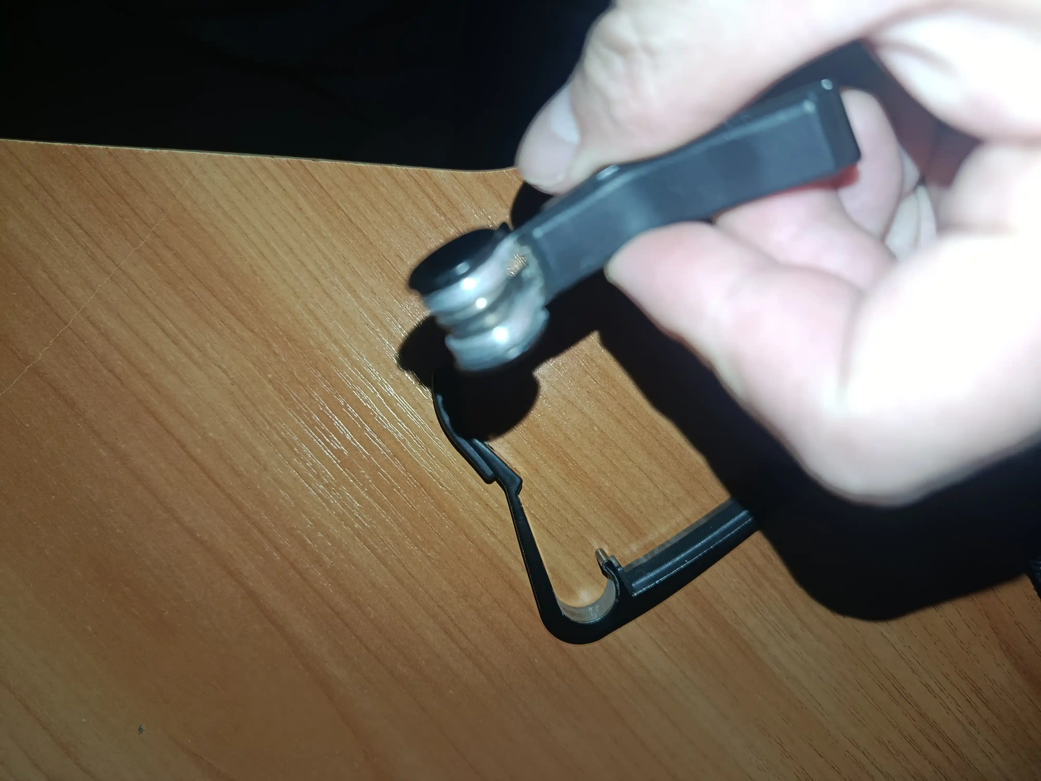 Akustik, elektr gitara va ukulele uchun universal kapodastr, torlar qisqichi