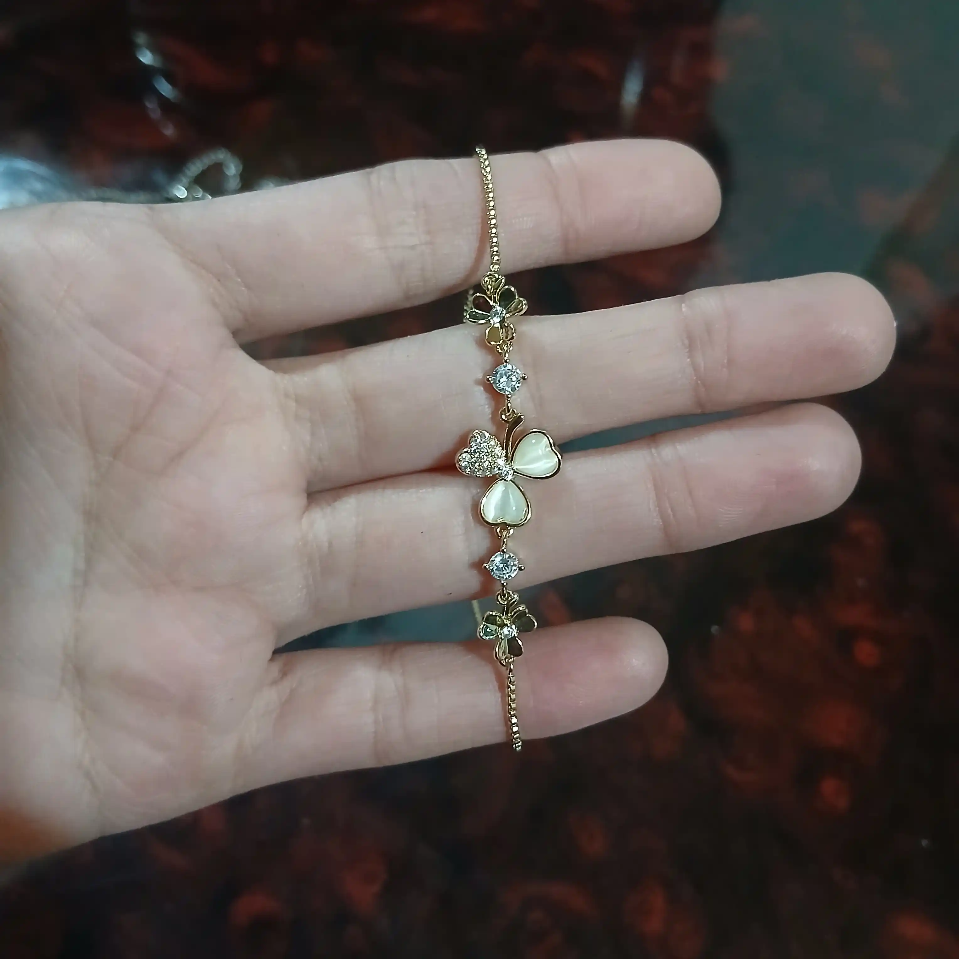 Ayollar qo‘l bilaguzugi