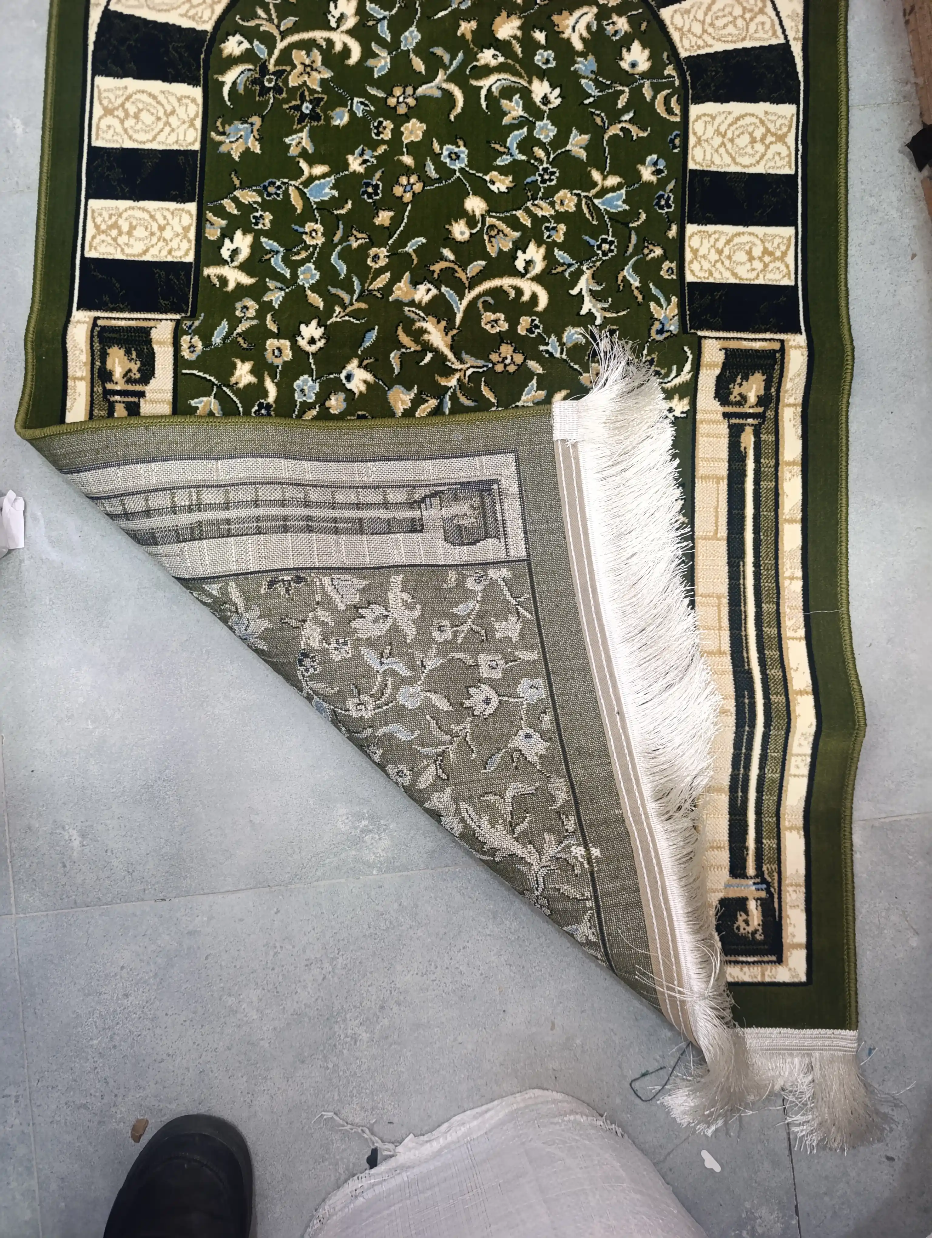 Joynamoz Madina, Mada Carpets mahsuloti, yumshoq va mayin yuza, gilamdek baquvvat sifat
