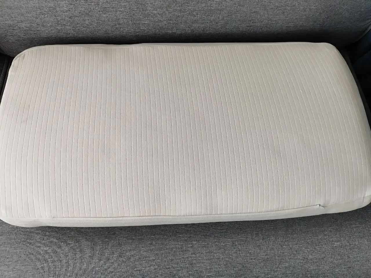 Yostiq ortopedik AIKO Memory, xotira effekti, podushka anatomik, padushka uxlash uchun
