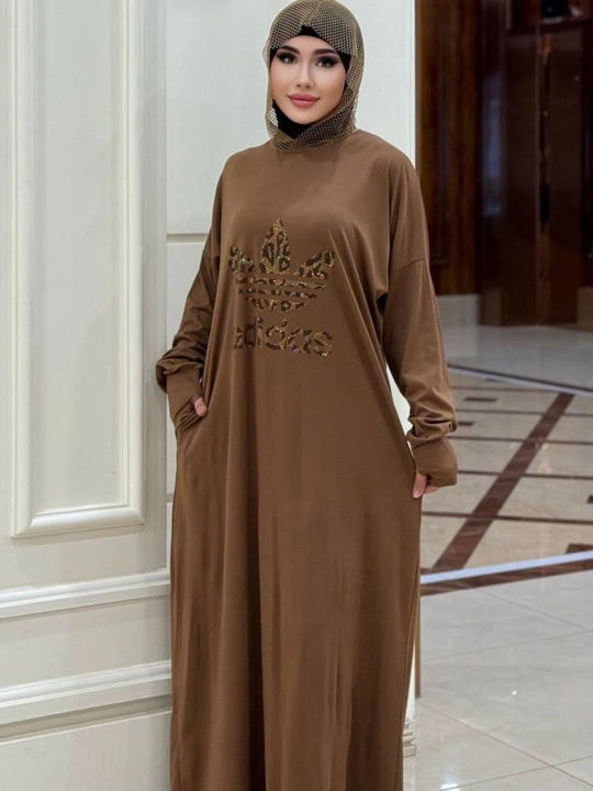 Ayollar uchun maksi abaya ko‘ylak, bezakli print bilan