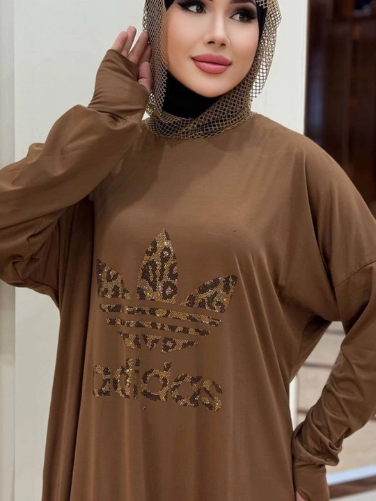 Ayollar uchun maksi abaya ko‘ylak, bezakli print bilan