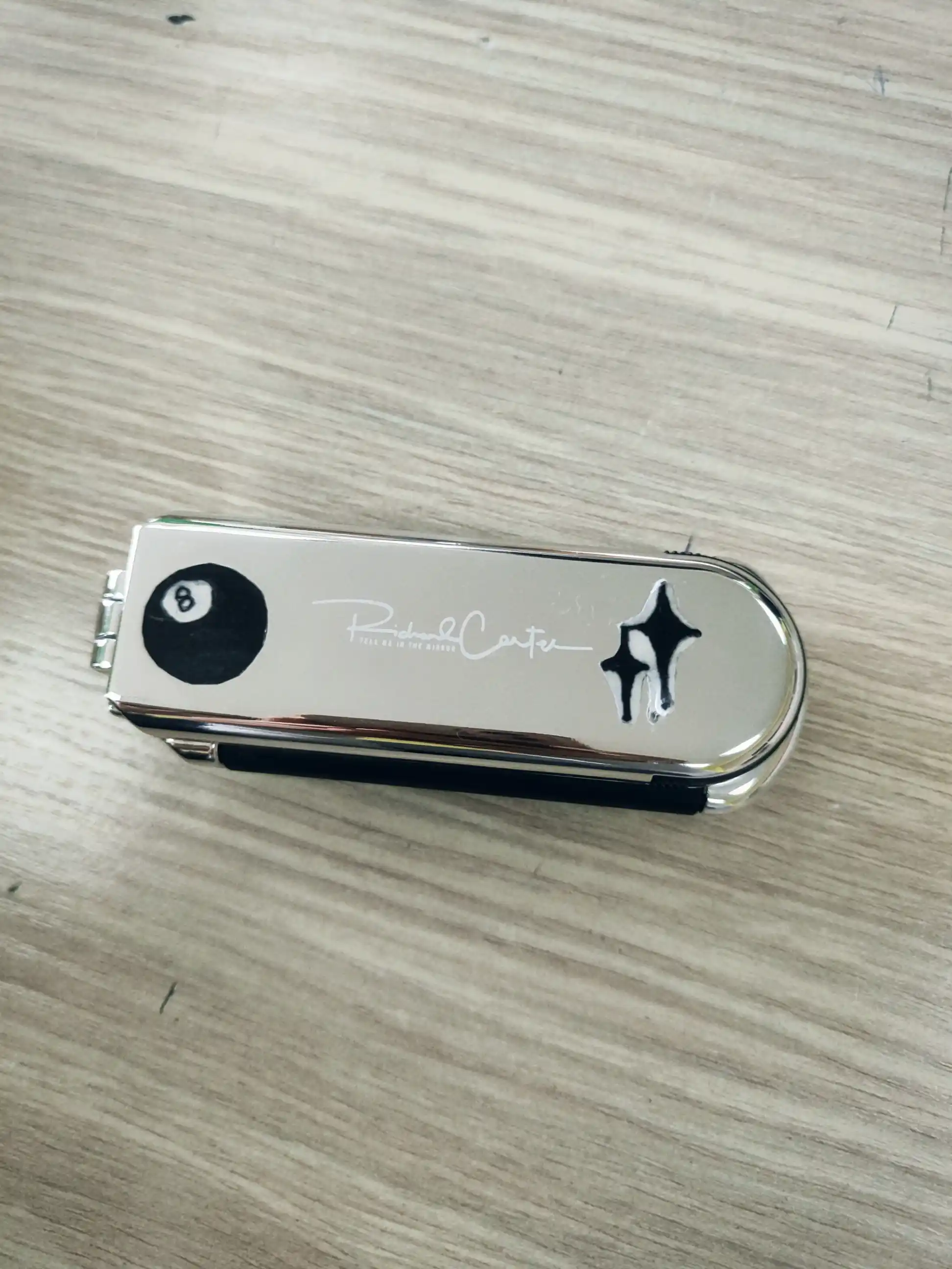 Oynali buklanadigan mini taroq