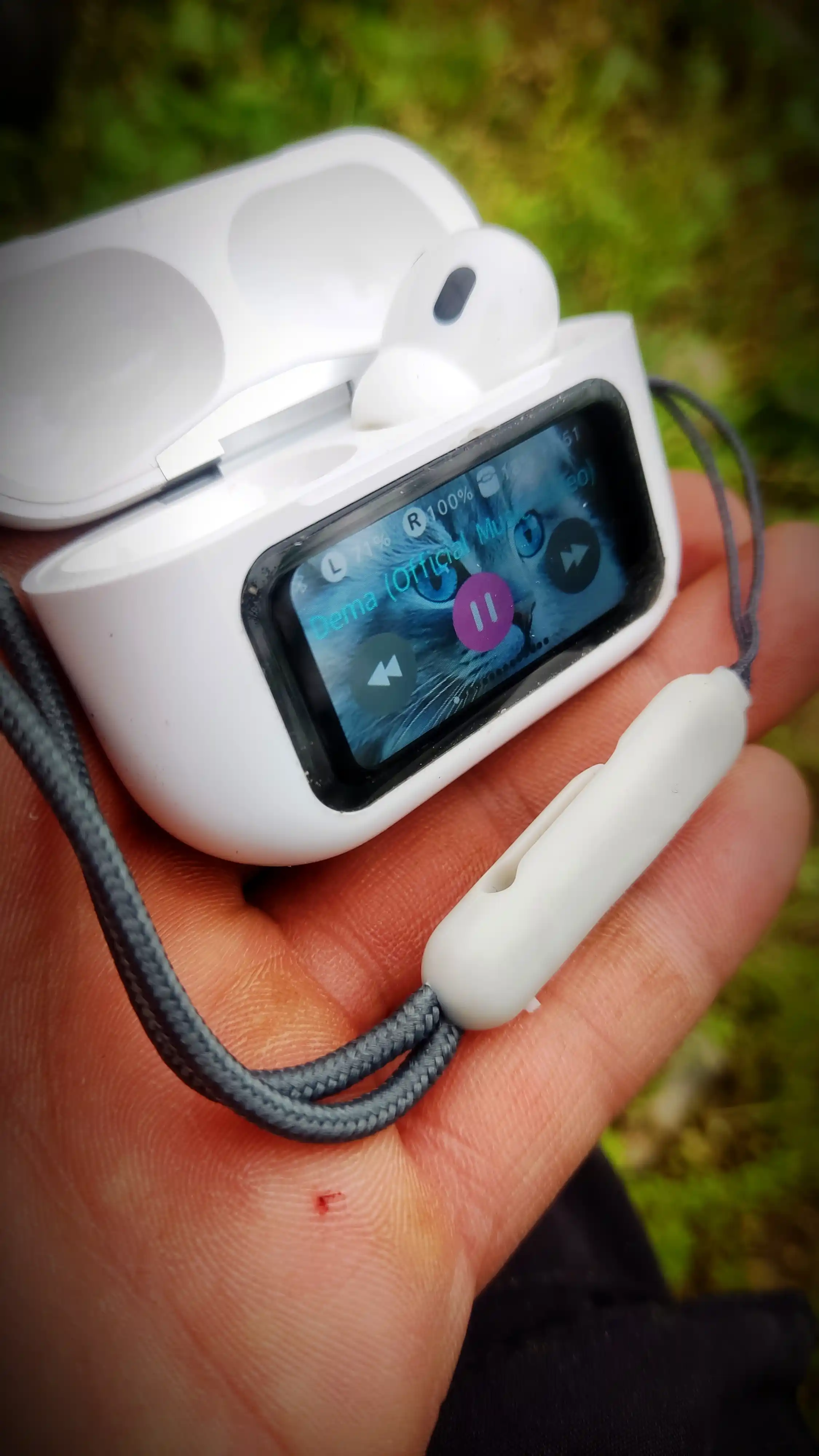 Pods 3 ScreenPods: беспроводные наушники с дисплеем для iPhone и Android