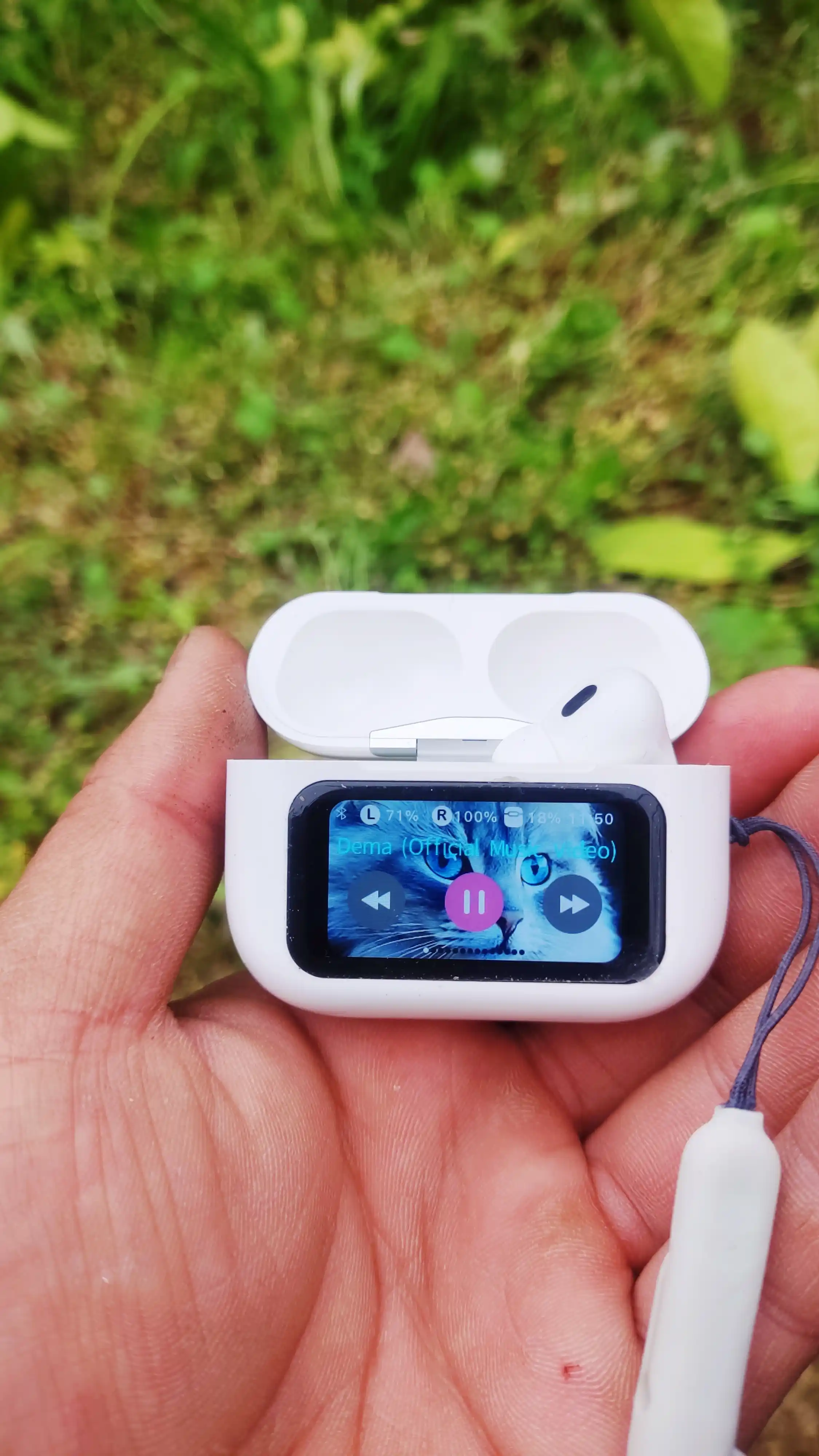 Pods 3 ScreenPods: беспроводные наушники с дисплеем для iPhone и Android