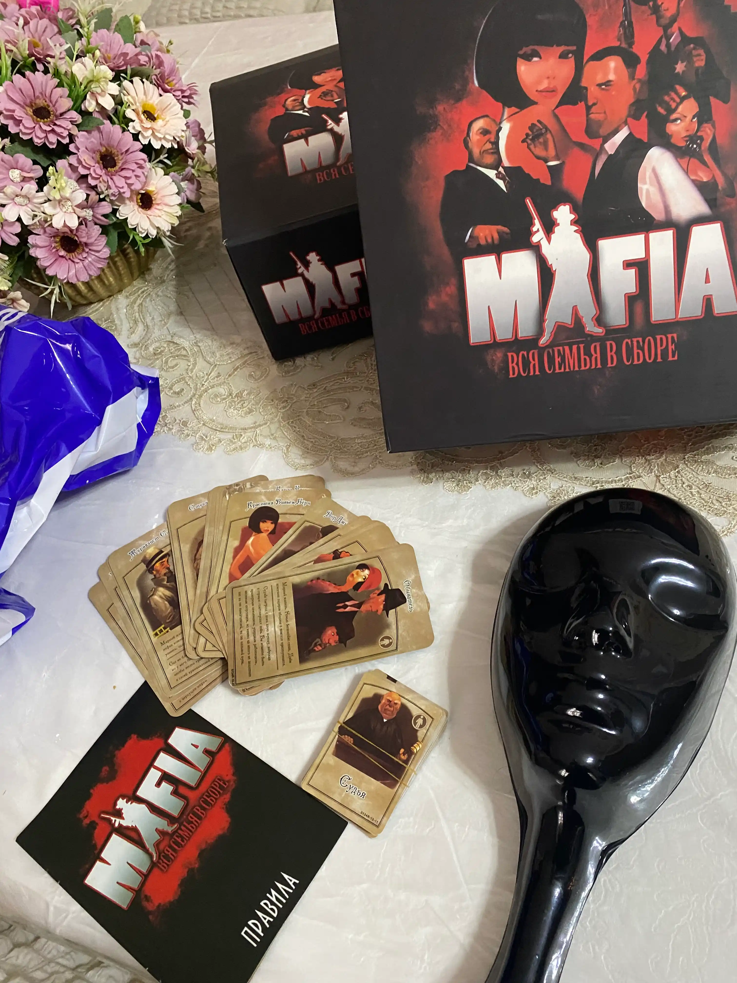Настольная игра Мафия, карточная игра Мафия, вся семья вместе