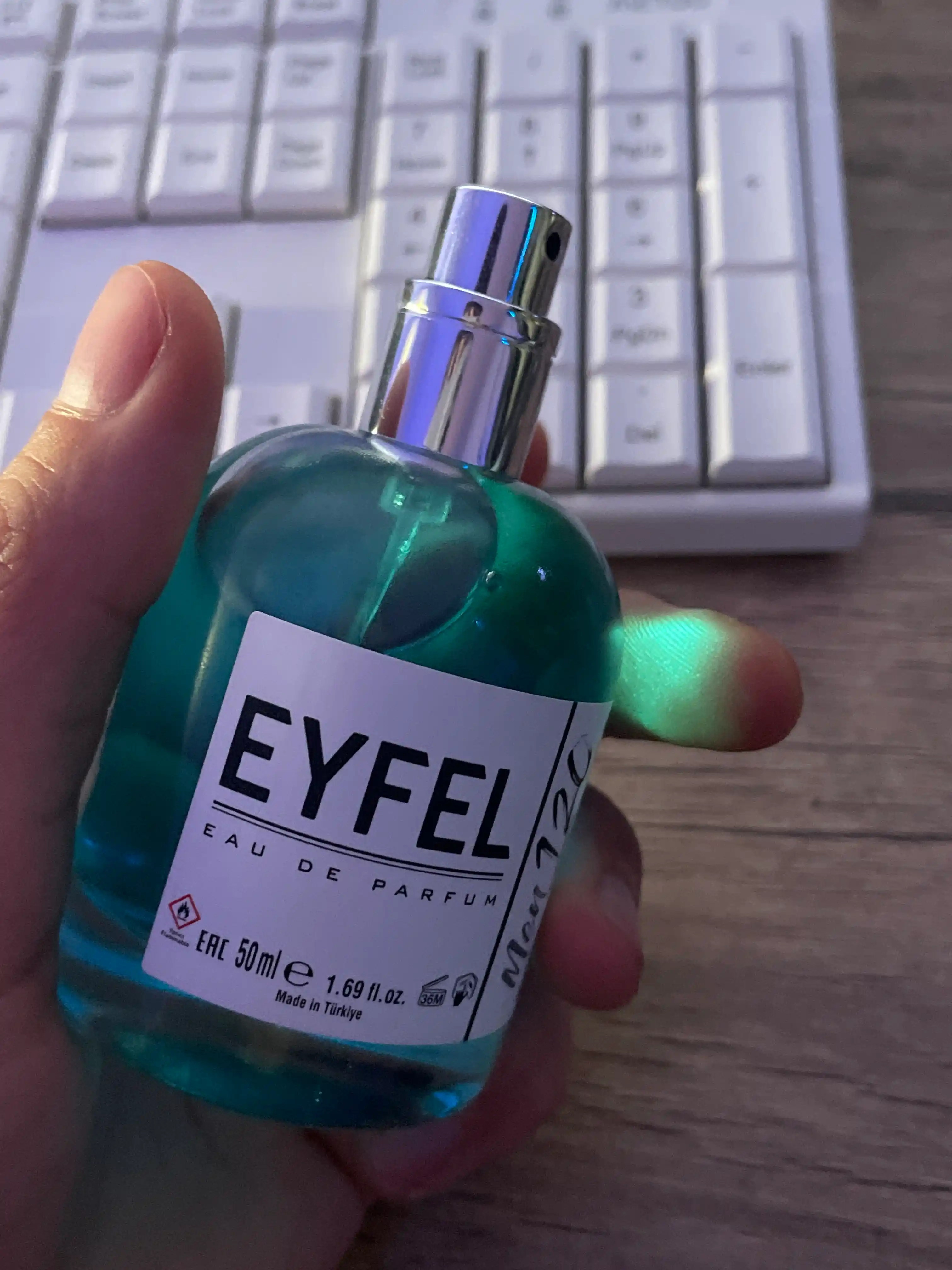 Erkaklar uchun parfyumlangan suv "Eyfel"