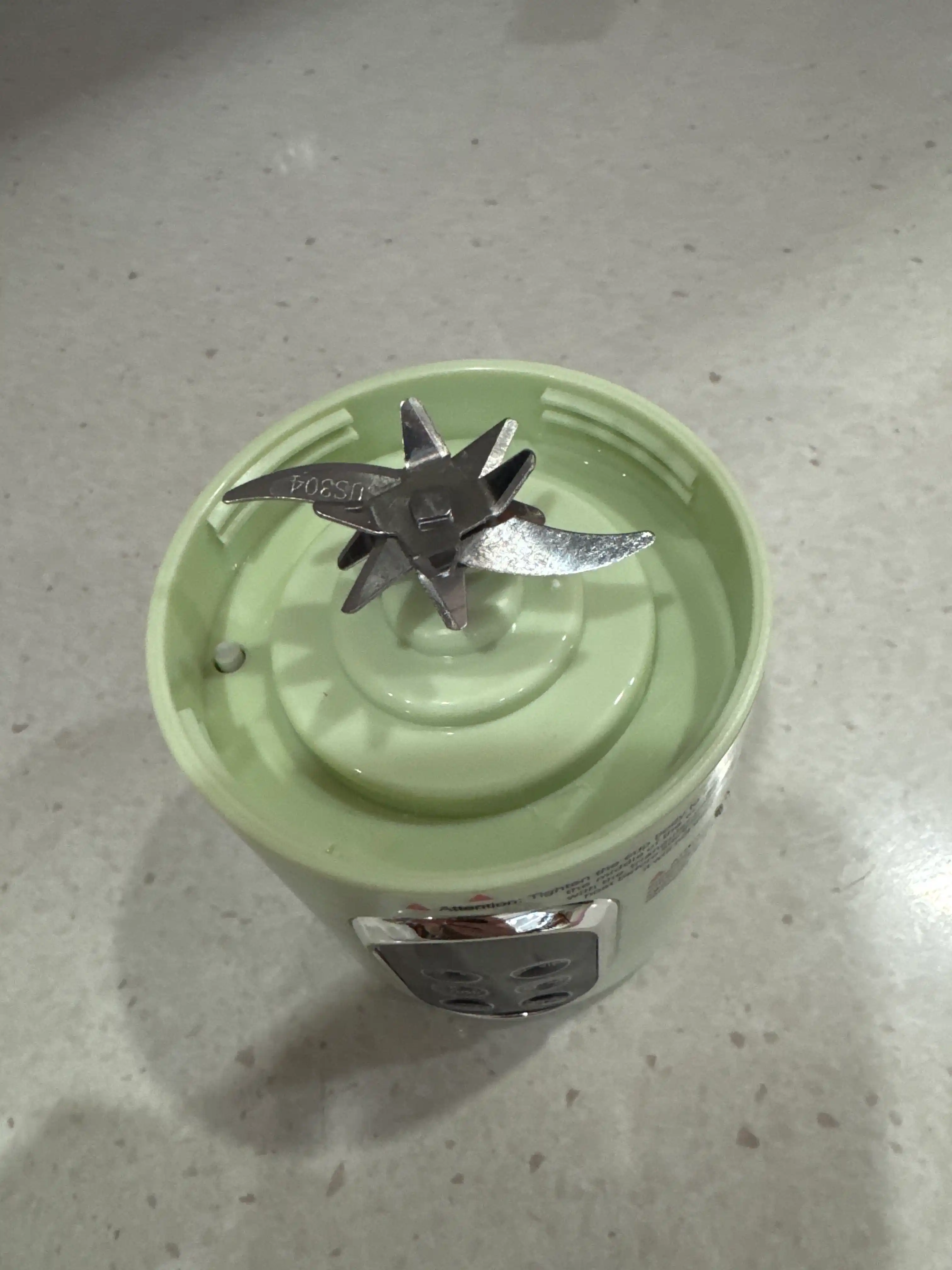 Kokteyllar uchun ko‘chma blender, simsiz mini-blender, spiral ko‘pirtirgichli sheyker