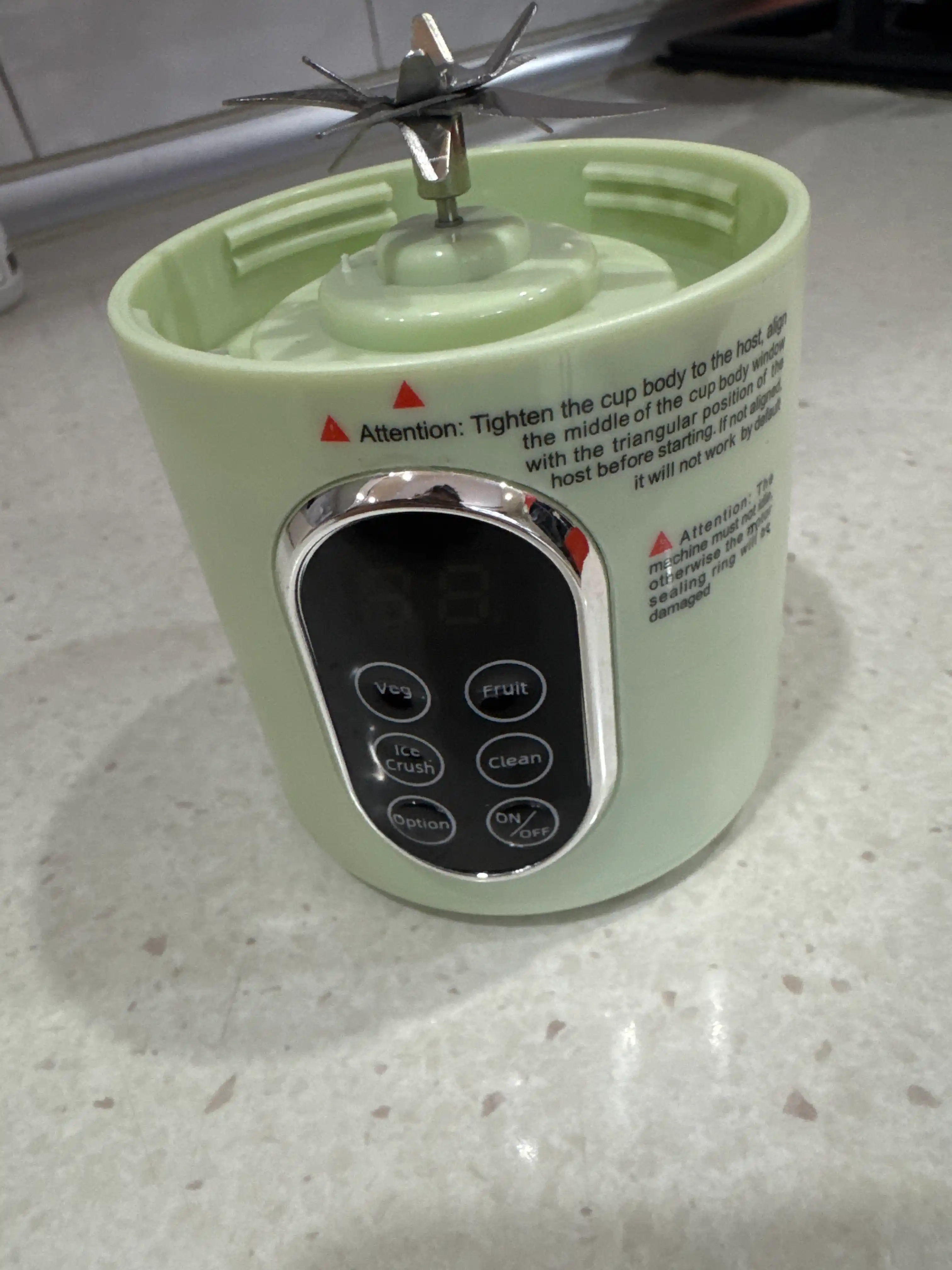 Kokteyllar uchun ko‘chma blender, simsiz mini-blender, spiral ko‘pirtirgichli sheyker