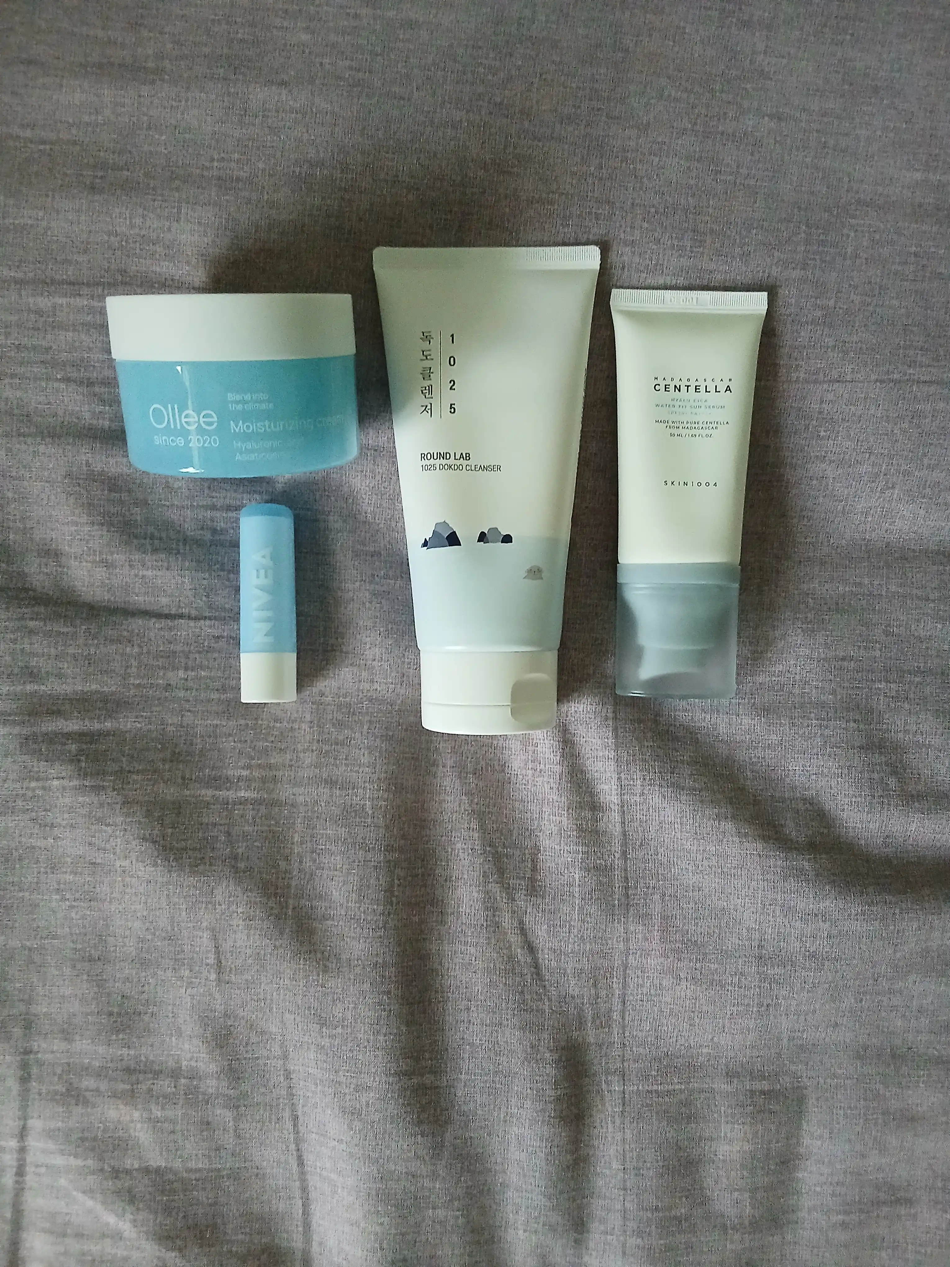 Yuz va teri uchun namlantiruvchi OLLEE kremi, gialuron kislotasi bilan