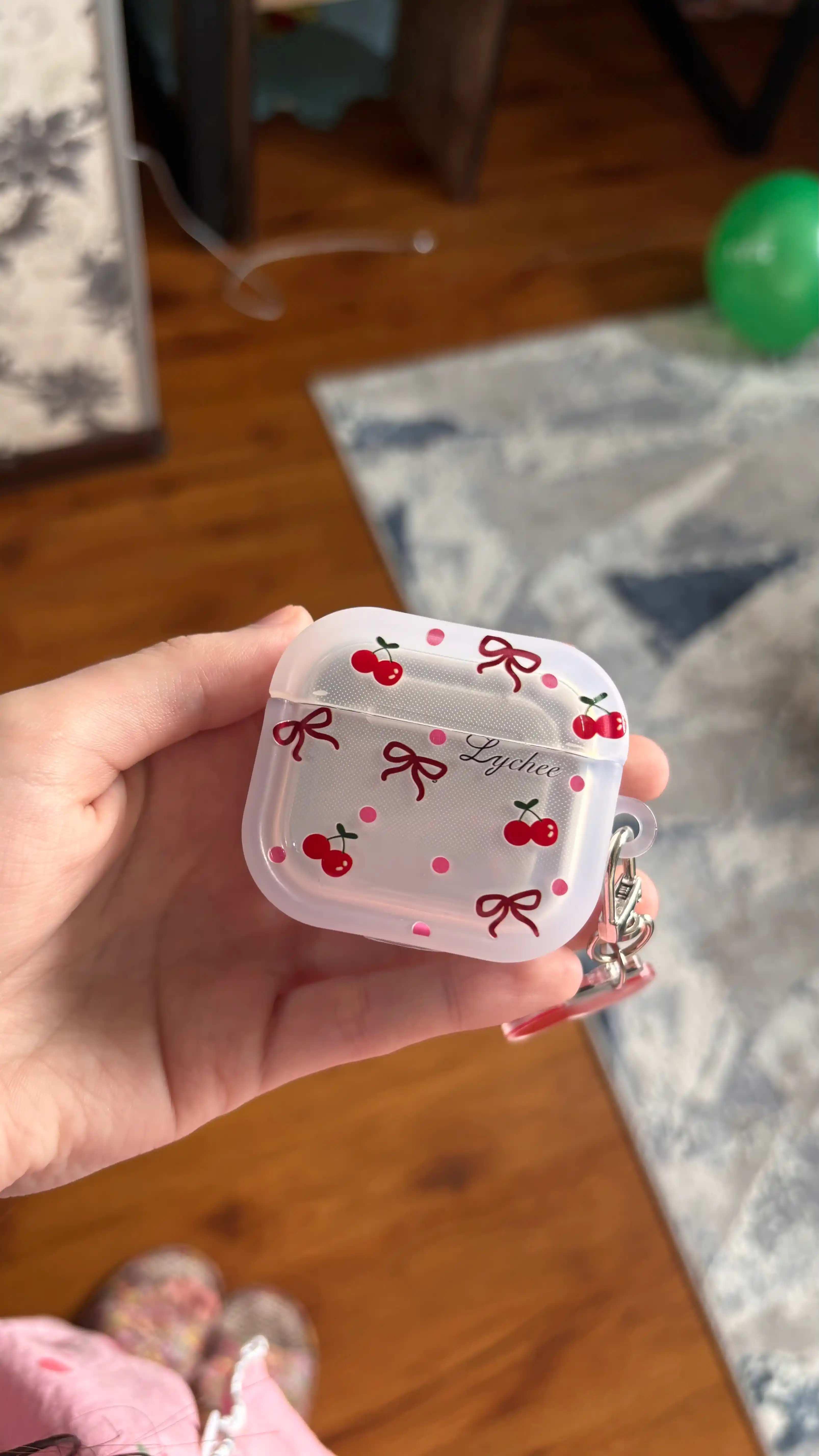 Чехол для AirPods с вишенками и бантиками