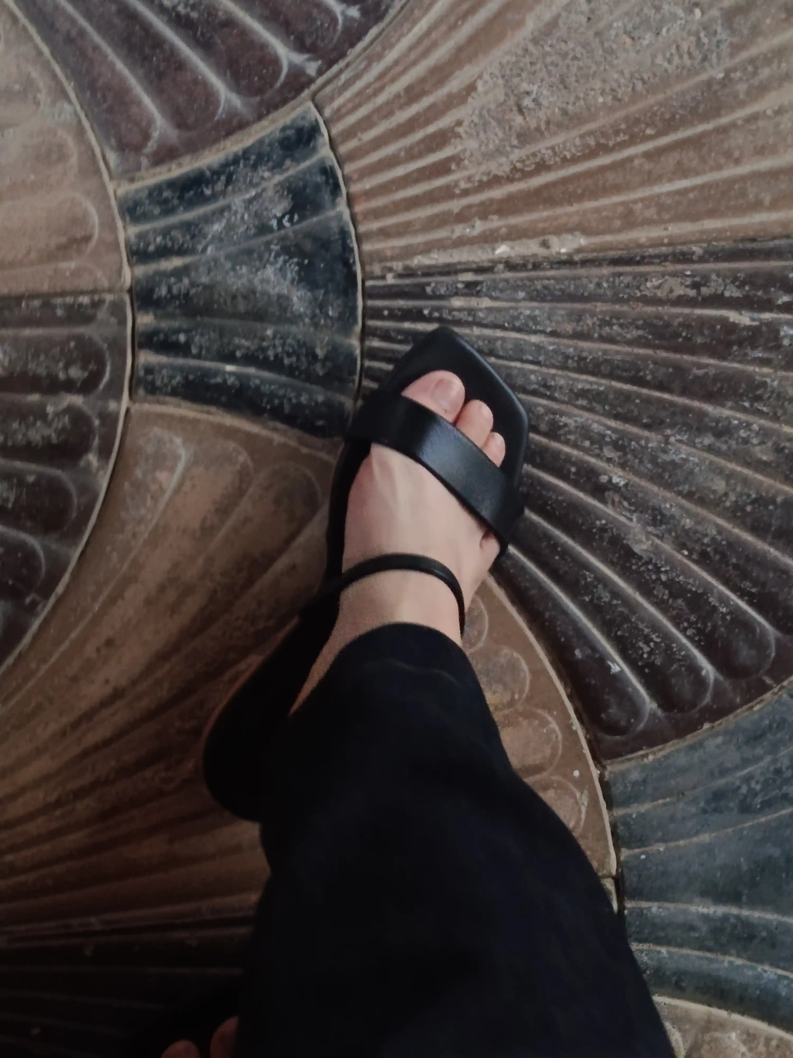 Ayollar botinkasi, yozgi sandal, shippak, shippak, kichik o‘lchamli