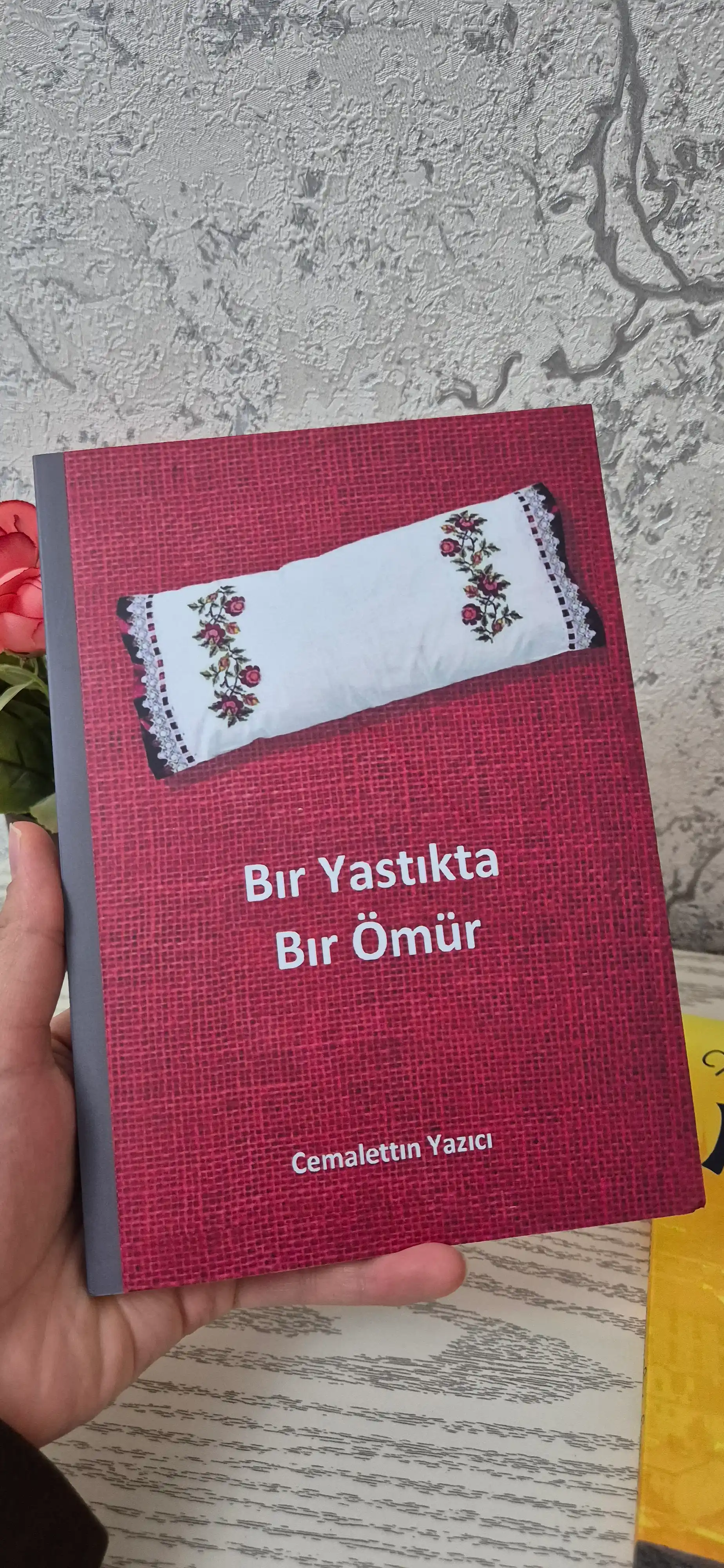 Bir yastikta bir omur. Cemalettin Yazici, книга на турецком языке