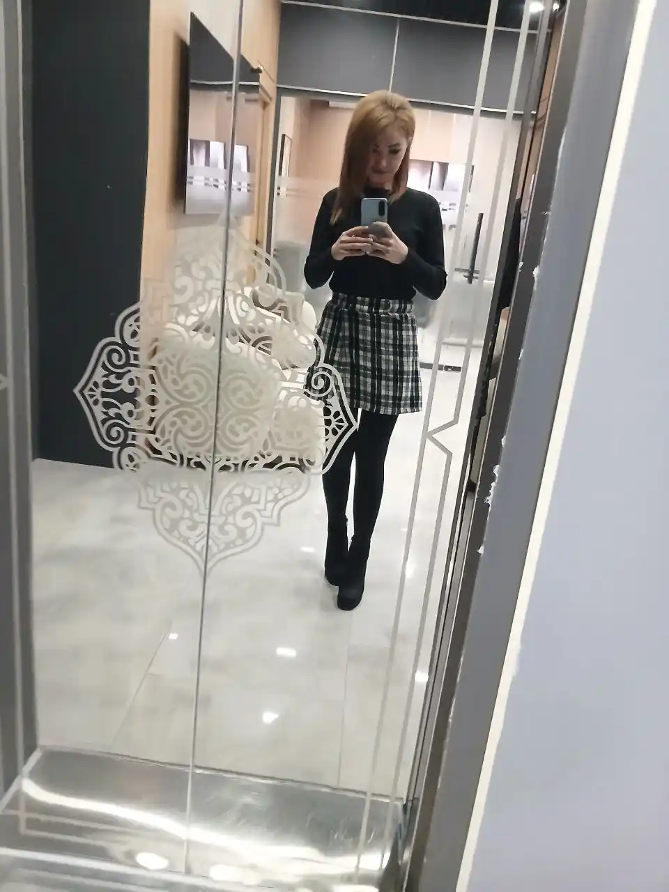 Asimmetrik mini yubka-shortilari