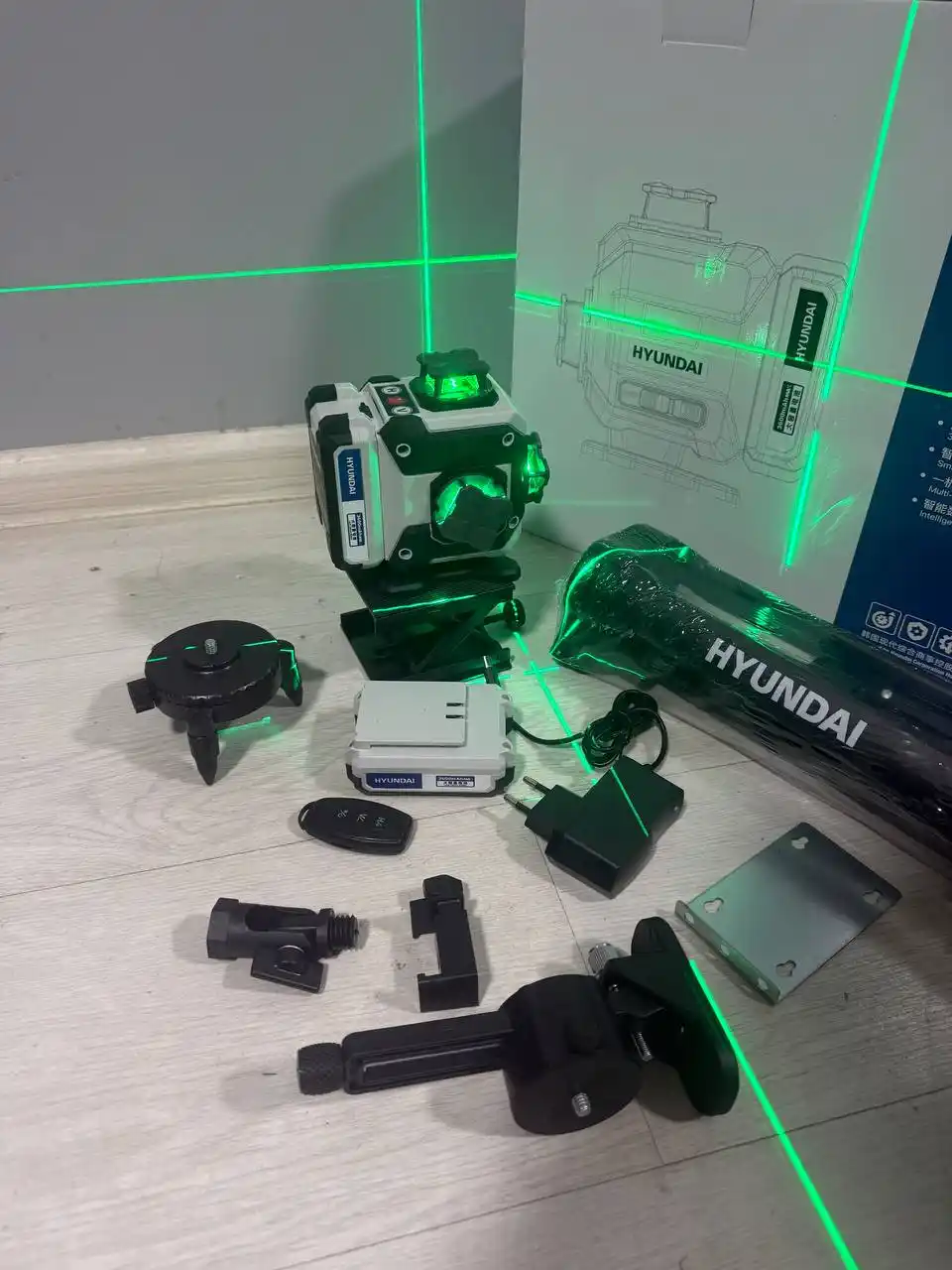 Lazer darajasi 16 chiziqli yashil nur,displey pult 2 ta akkumulyator HYUNDAI
