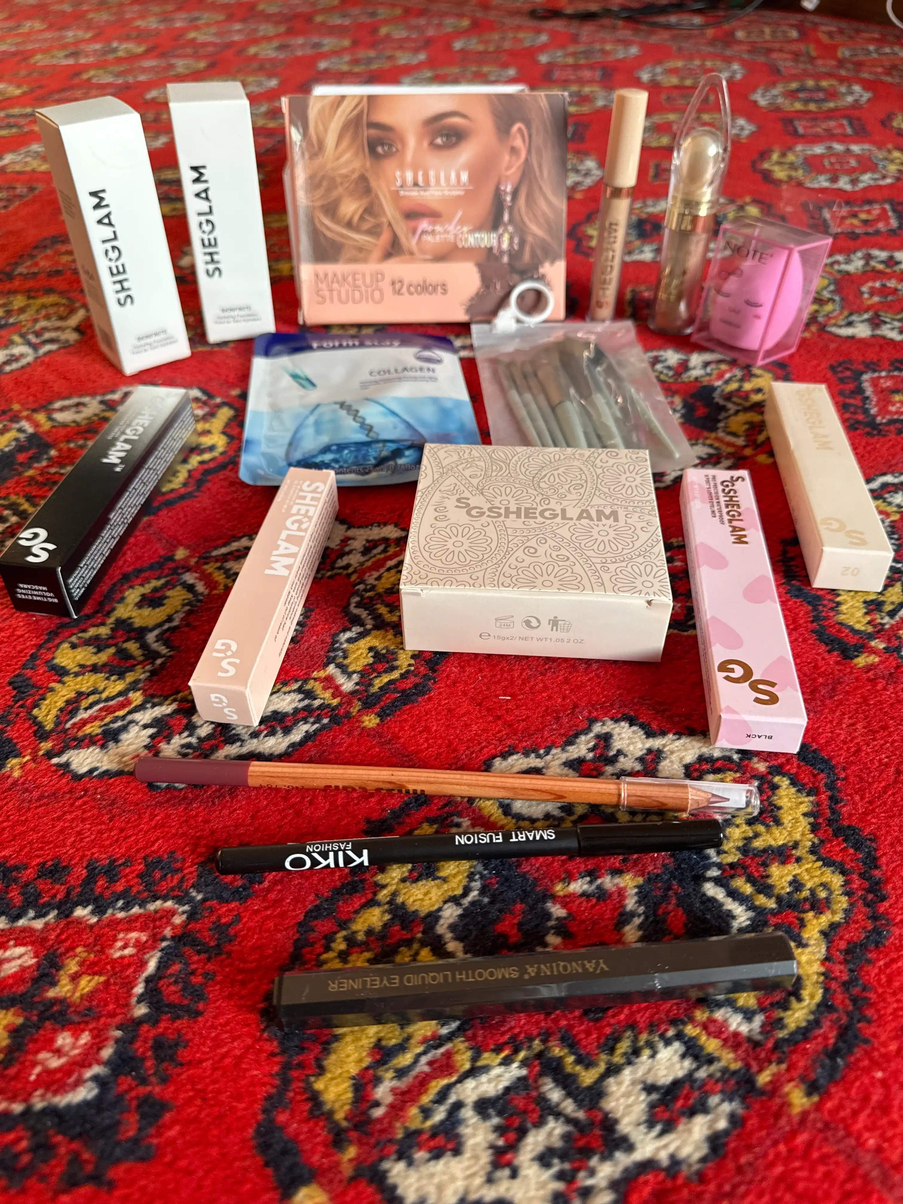 Ayollar uchun sovg'a makiyaj to'plami, 22 tasi 1 da, Sheglam