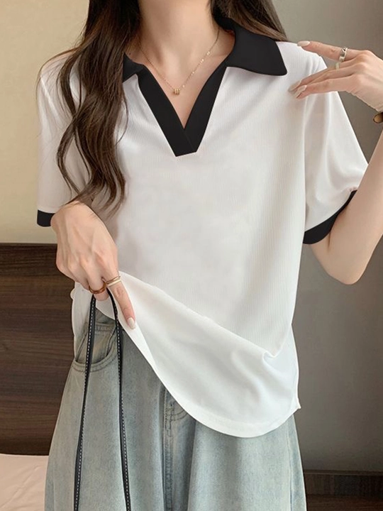 Ayollar uchun keng futbolka polo