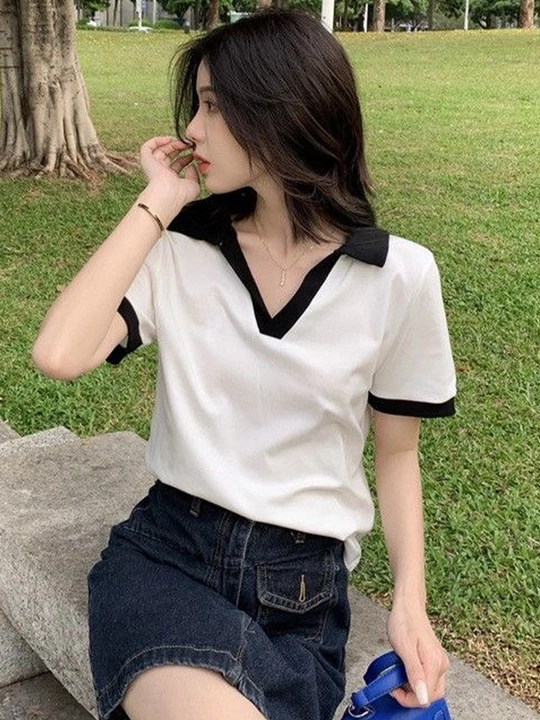 Ayollar uchun keng futbolka polo