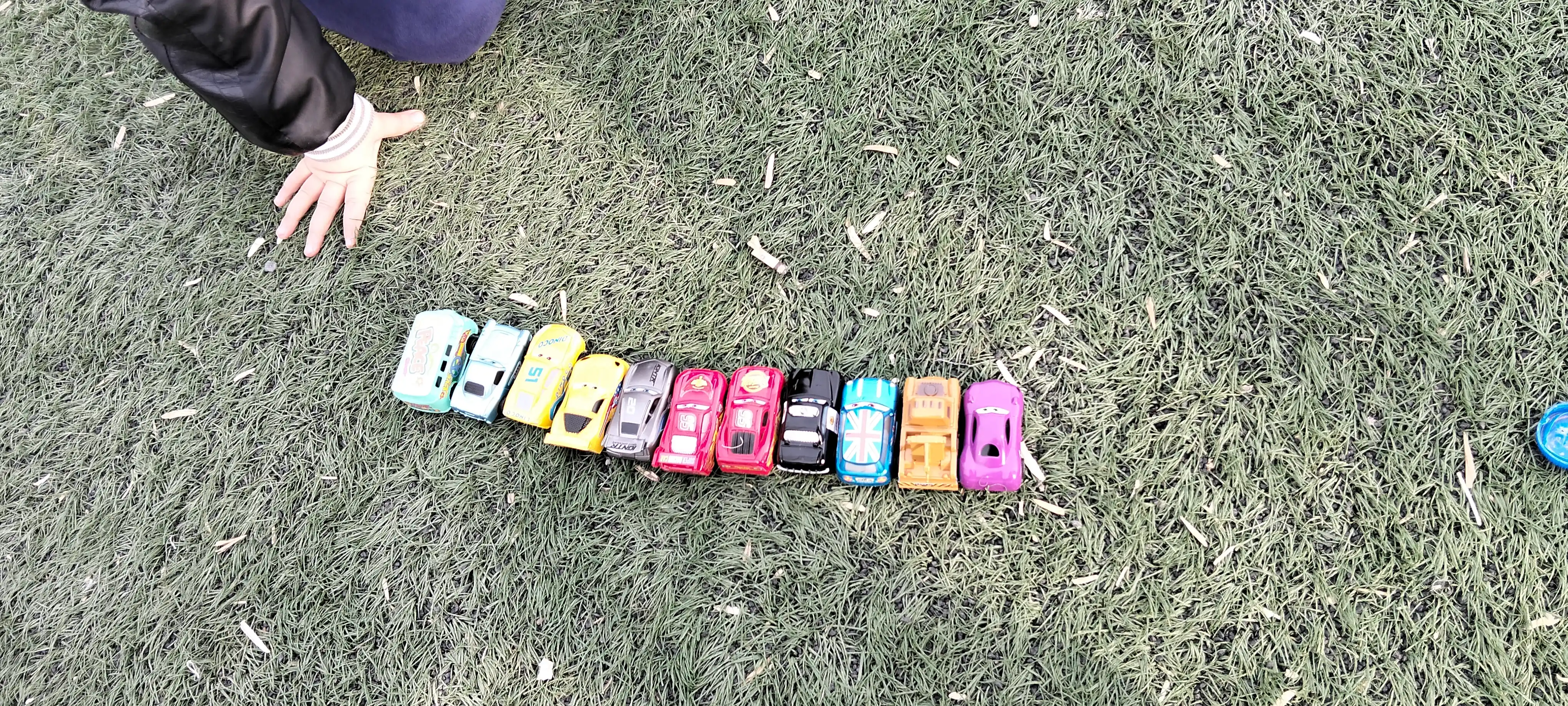 Inersion mashinalar to‘plami, Mashinalar, 8 dona, rivojlantiruvchi o‘yinchoq, Disney Cars 3+ uslubi, Makvin