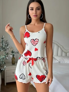 Красный