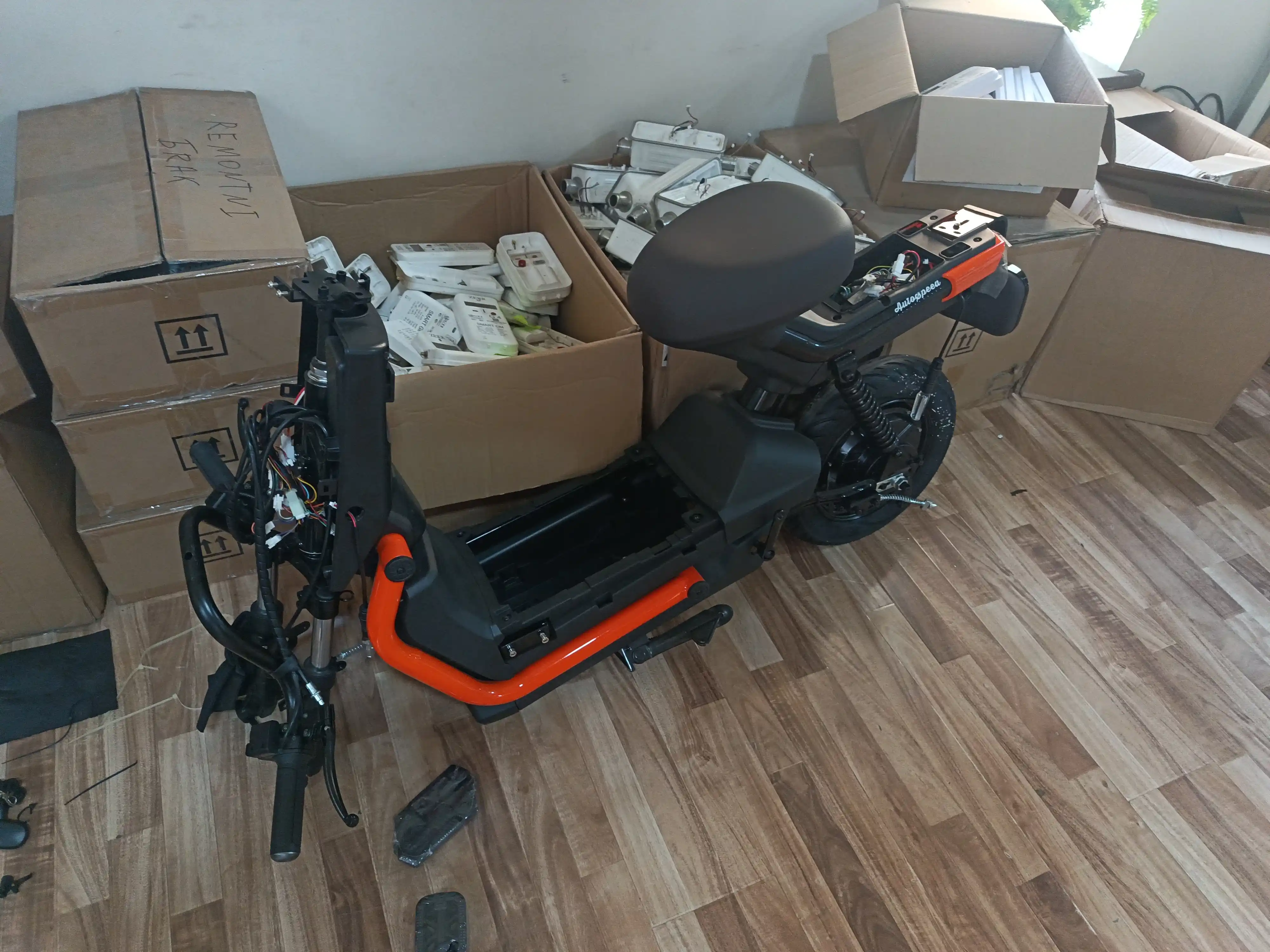 Tezkor elektr skuter ixcham moped shahar uchun akkumulyatorsiz