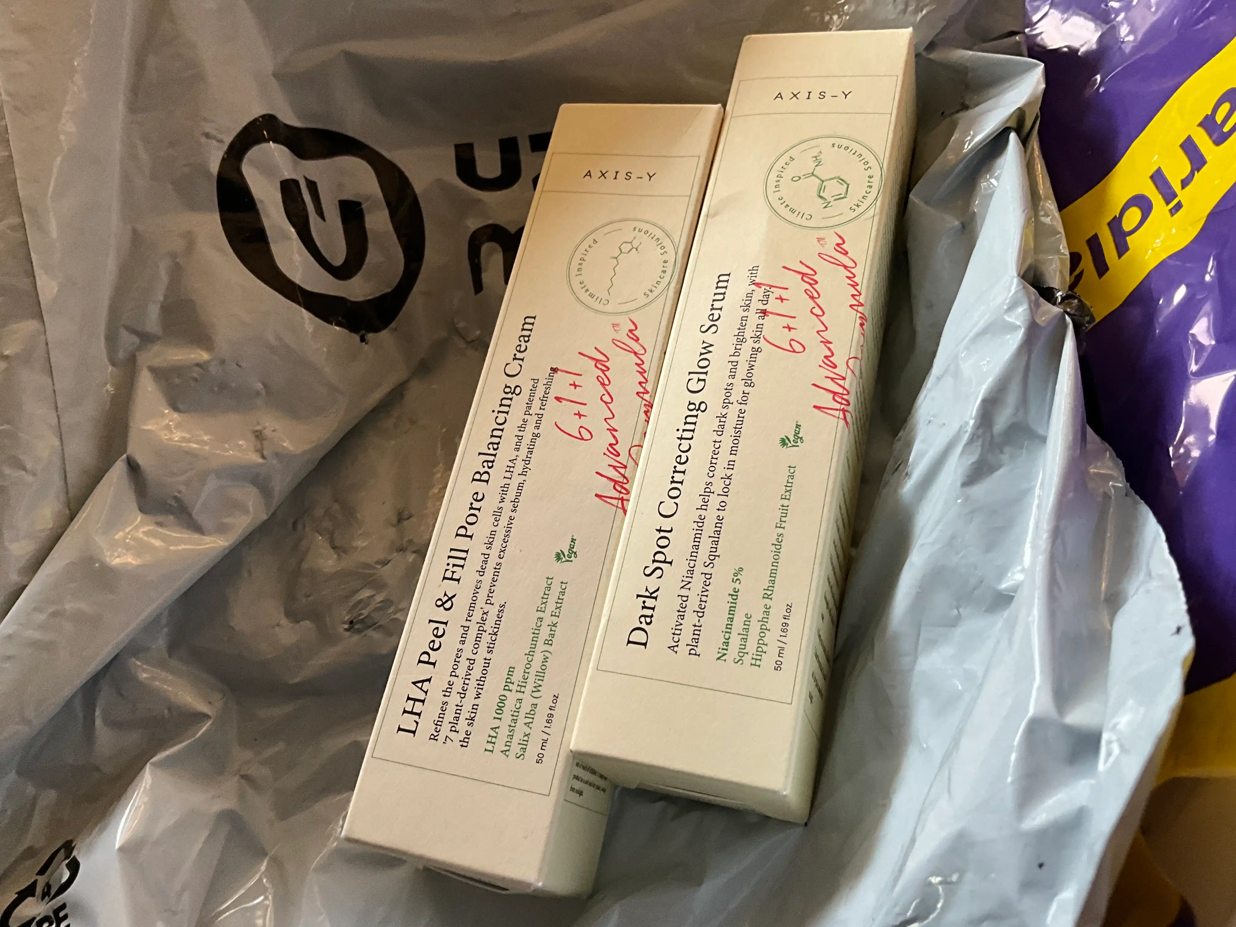 Yorqinlashtiruvchi zardob Dark Spot Correcting Glow Serum Axis-Y, 50 ml