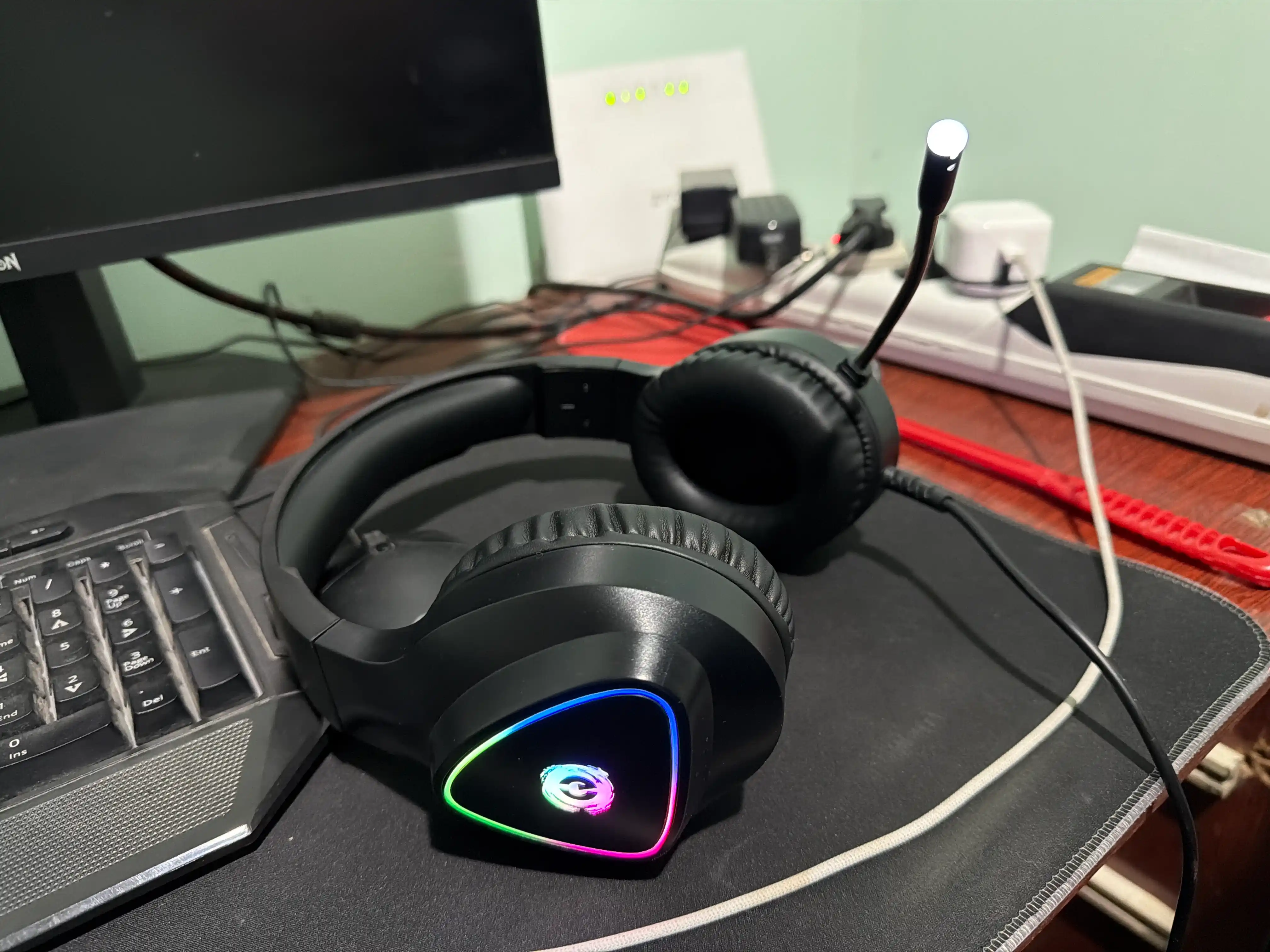 Gaming simli quloqchin CANYON Shadder GH 6,  RGB yoritgich bilan