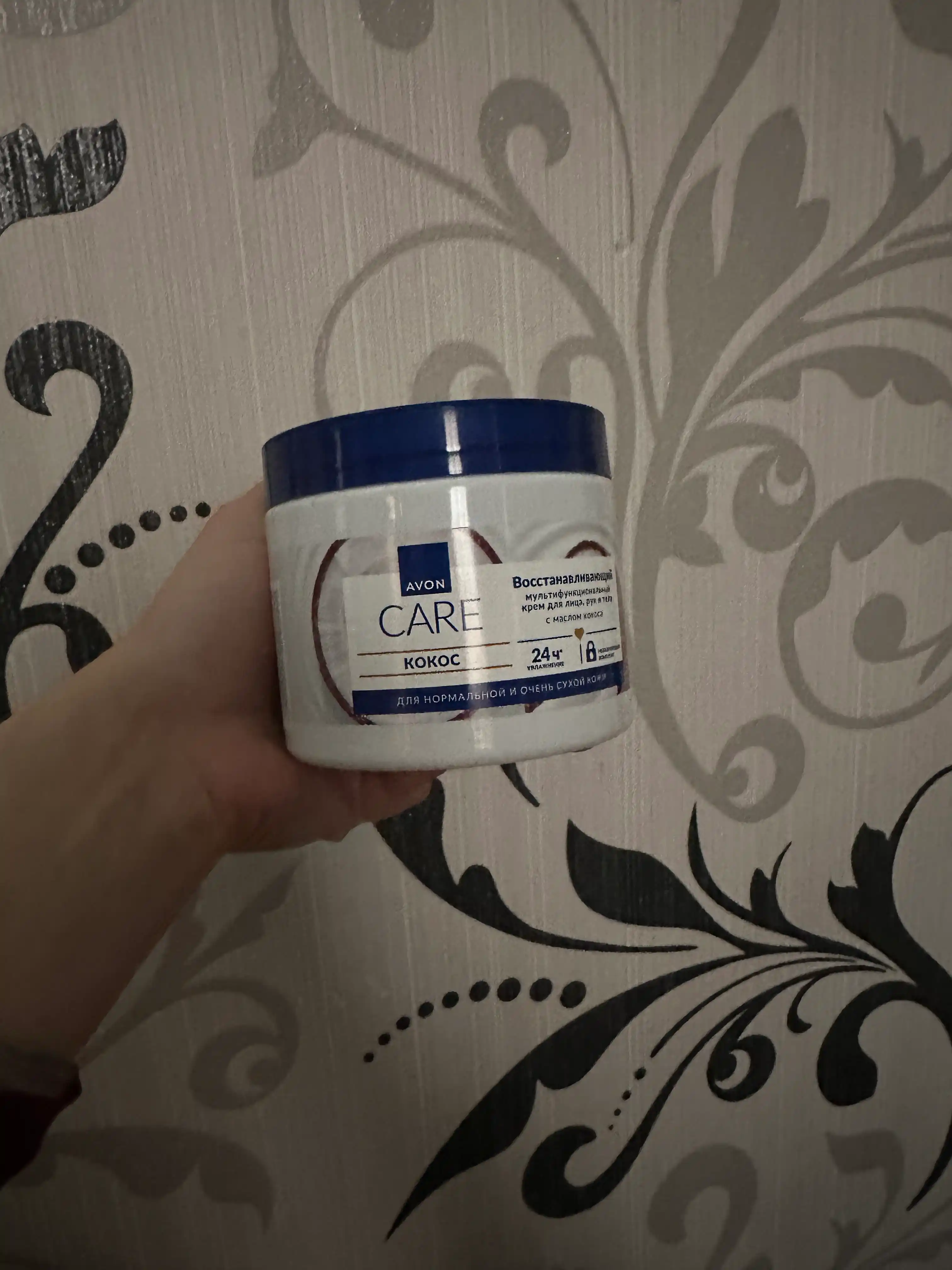 Yuz, qo‘l va tana uchun "Avon" tiklovchi ko‘p funksiyali kremi, kokos moyi bilan, 400 ml
