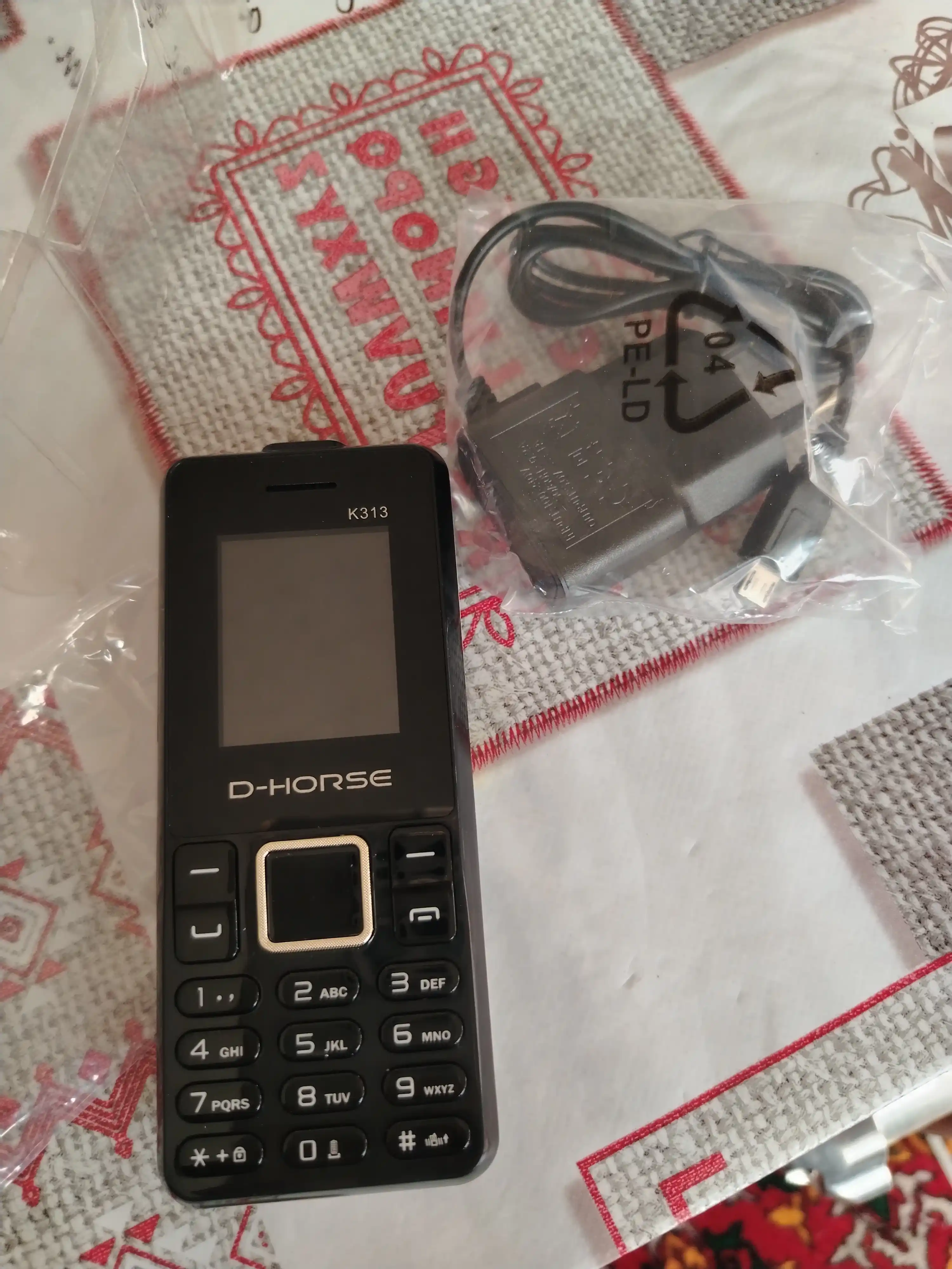 Knopkali telefon D-Horse K313, 2 sim karta, IMEI o'tgan, FM radio, 600 mAh, zaryadkasi bor
