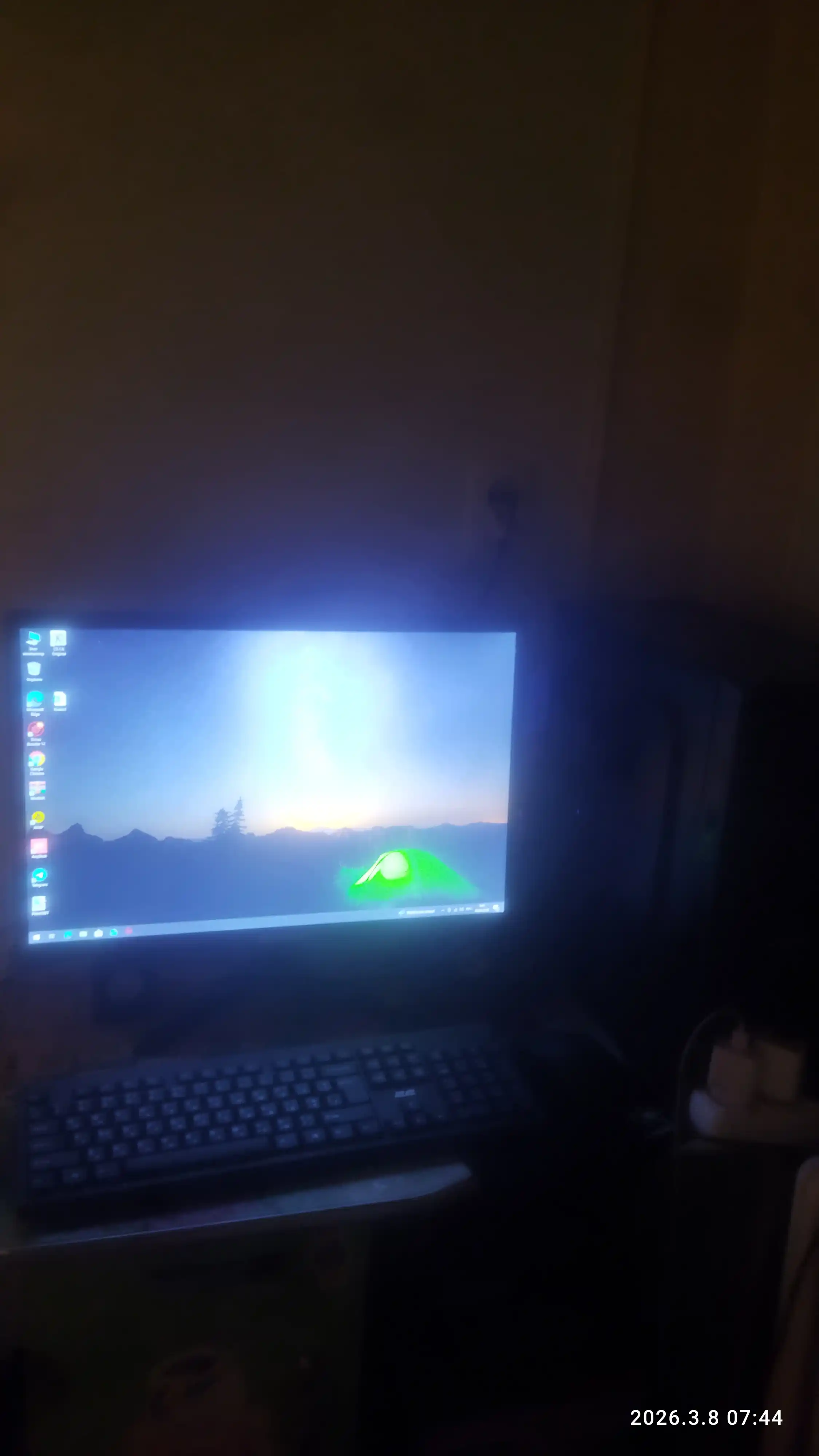 Ofis, uy va o'qish uchun shaxsiy kompyuter, Windows o'rnatilgan, Intel Core i5, 256 GB SSD