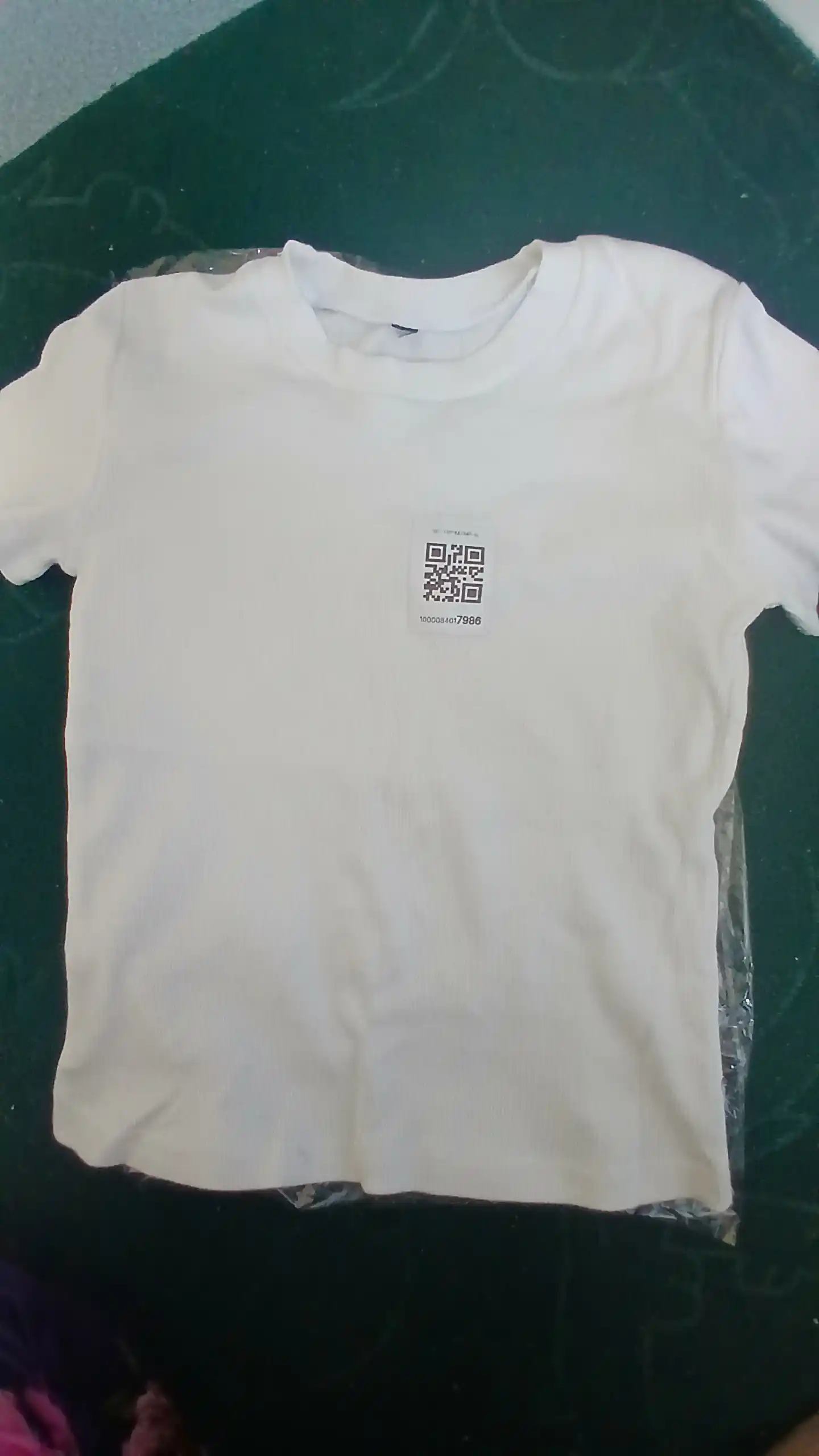 Ayollar uchun qisqa asosiy futbolka chiziqli krop-top, kalta yengli yopishib turadigan top
