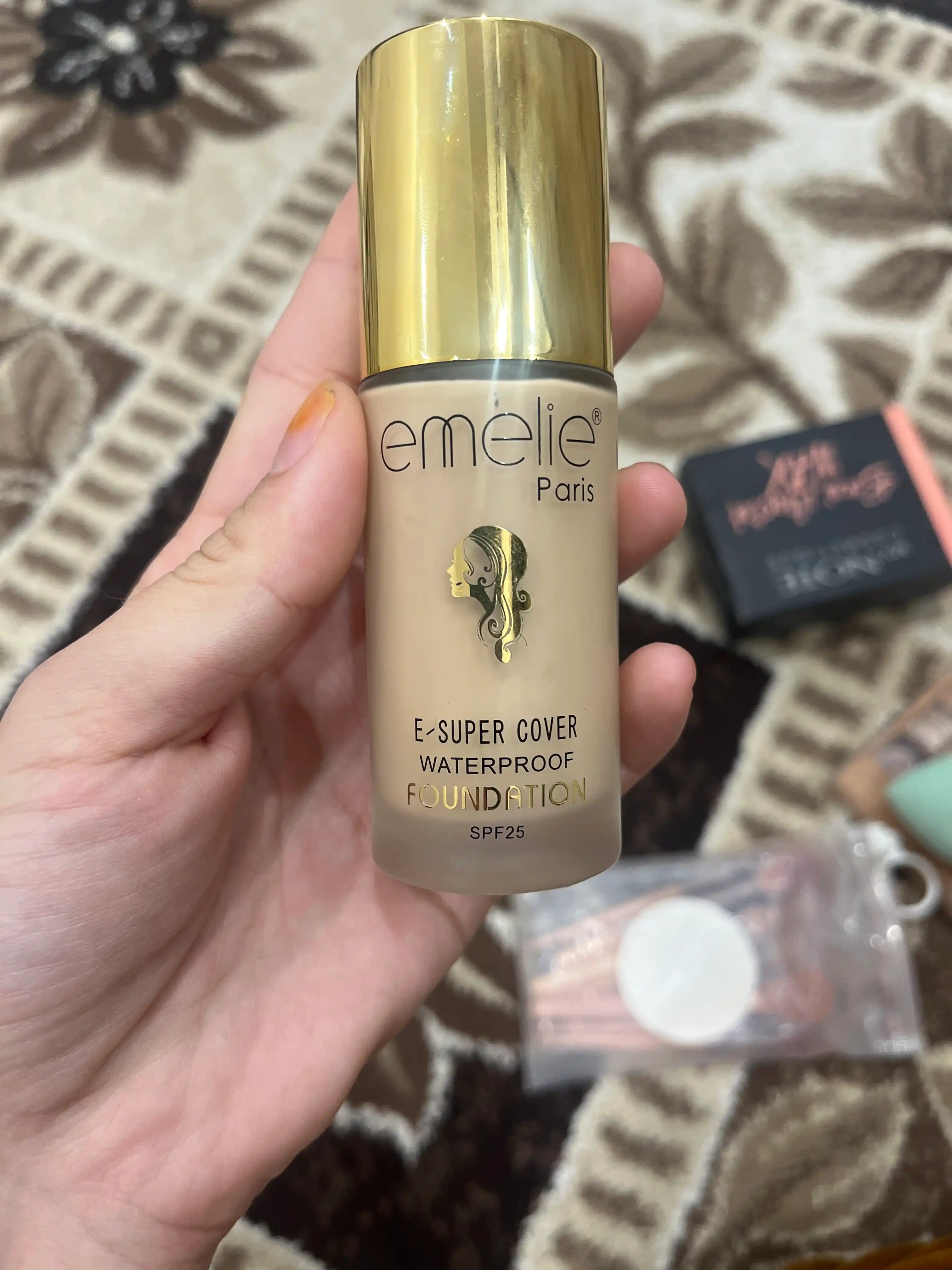 Emelie тональный крем для лица SPF 25, увлажняющий, матовый тон 01 и 02, 45 мл