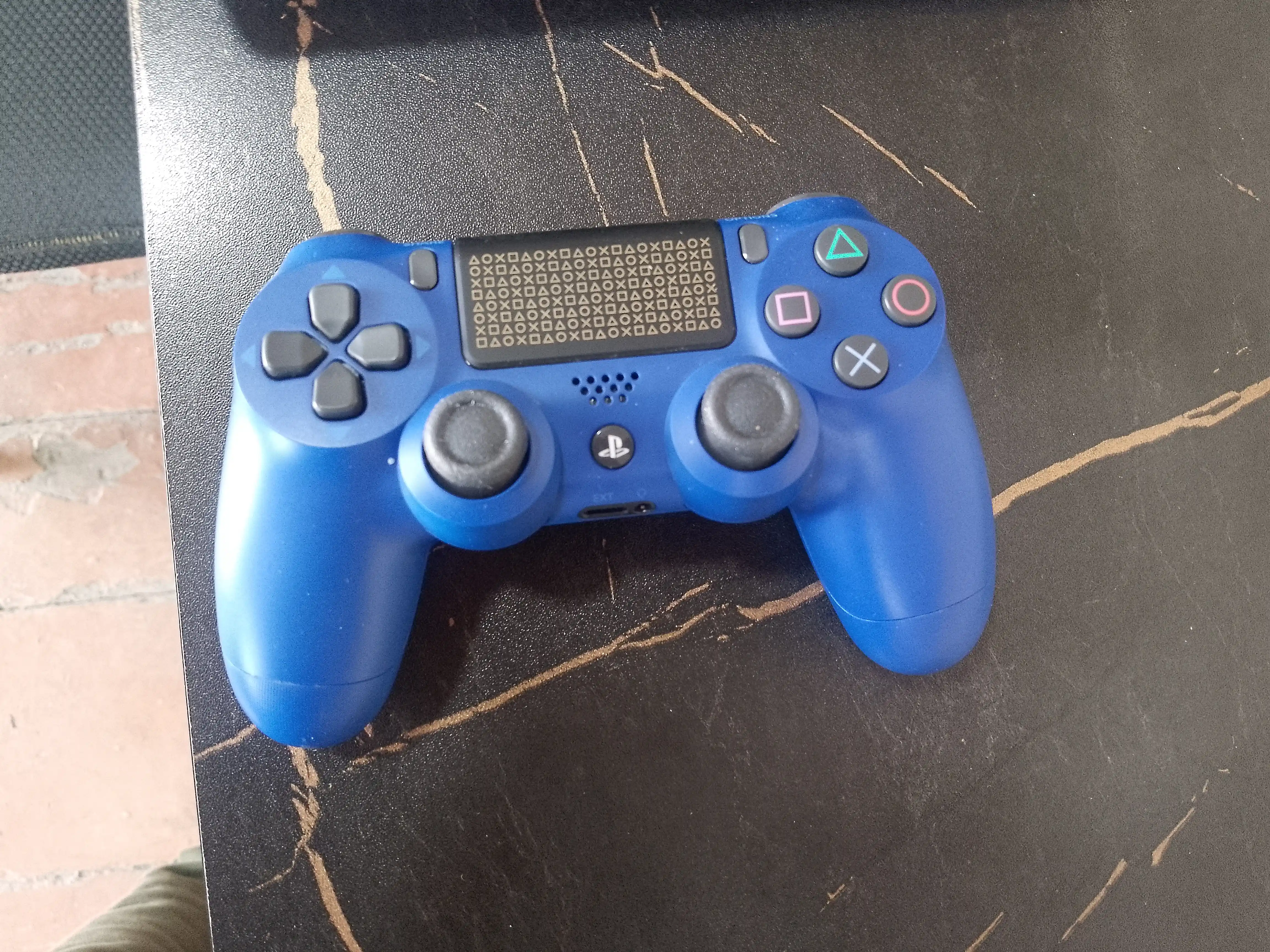 14 ta o‘yinli Playstation 4 Slim o‘yin pristavkasi, GOLDHEN