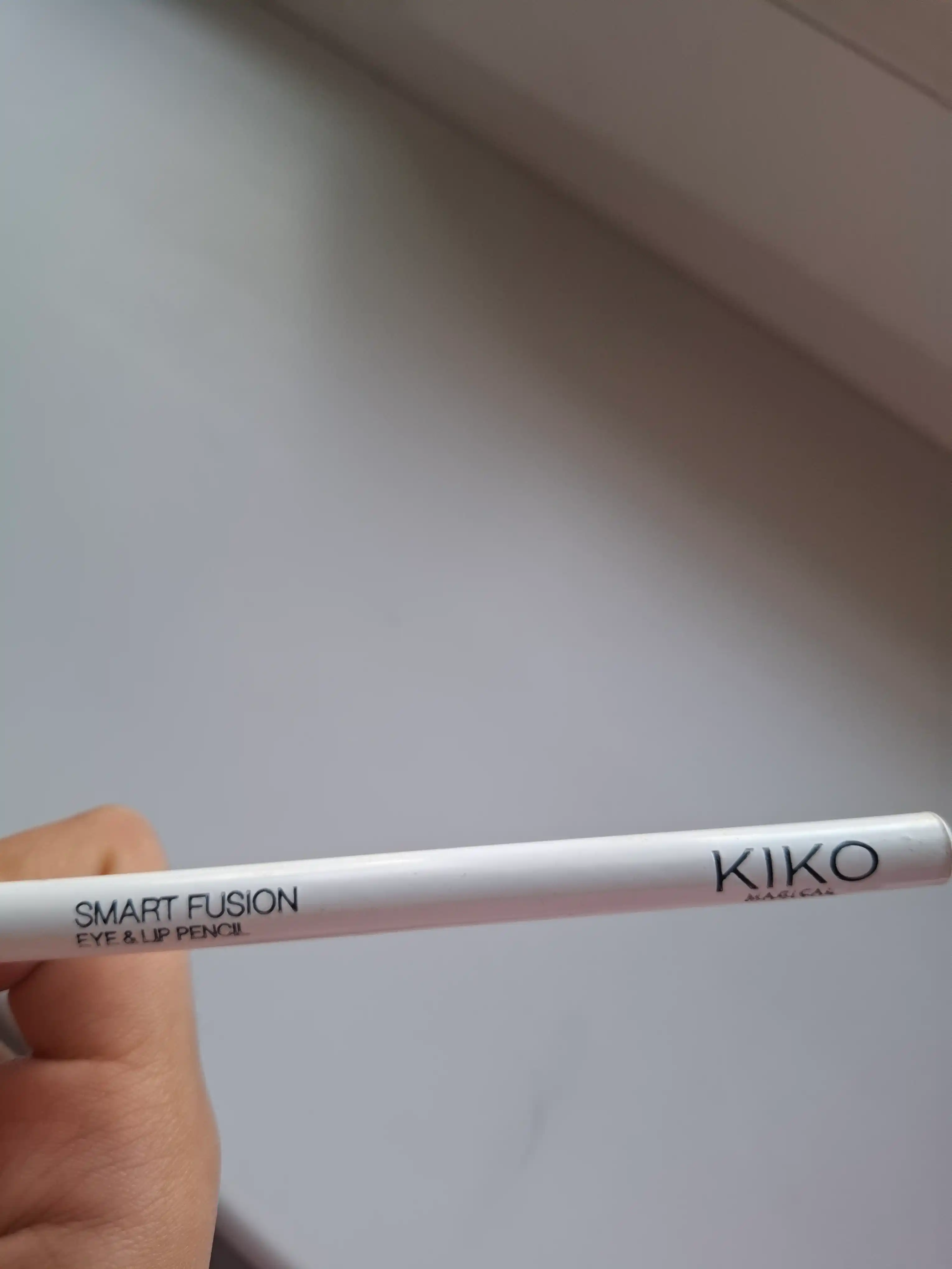 Карандаш для глаз и губ KIKO Milano, белый и чёрный, водостойкий карандаш для глаз
