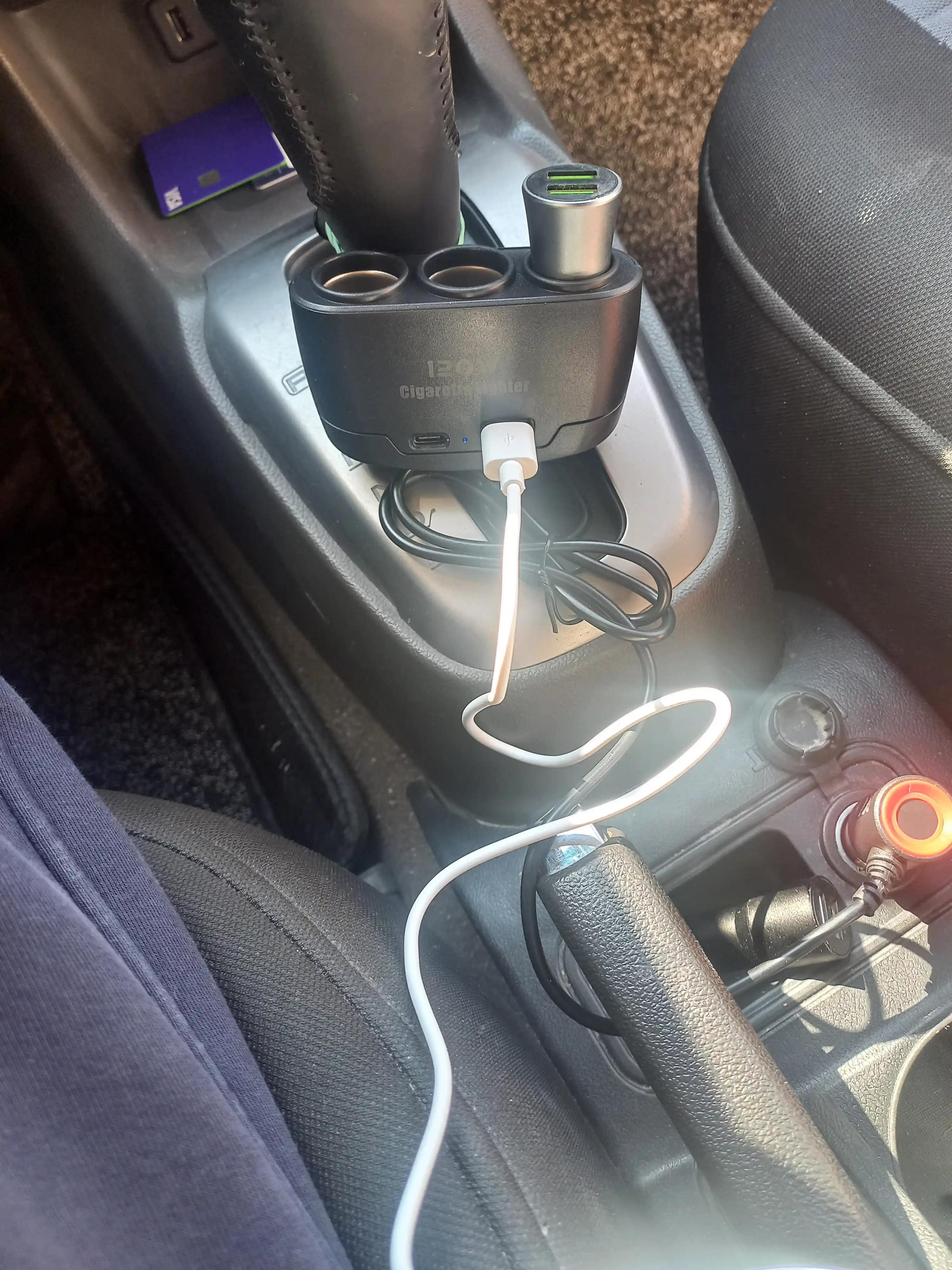 Avtomobil zaryadlovchi adapter, 3 ta sigaret ulagichi, USB, Type-C PD quvvatlash, 12V/24V