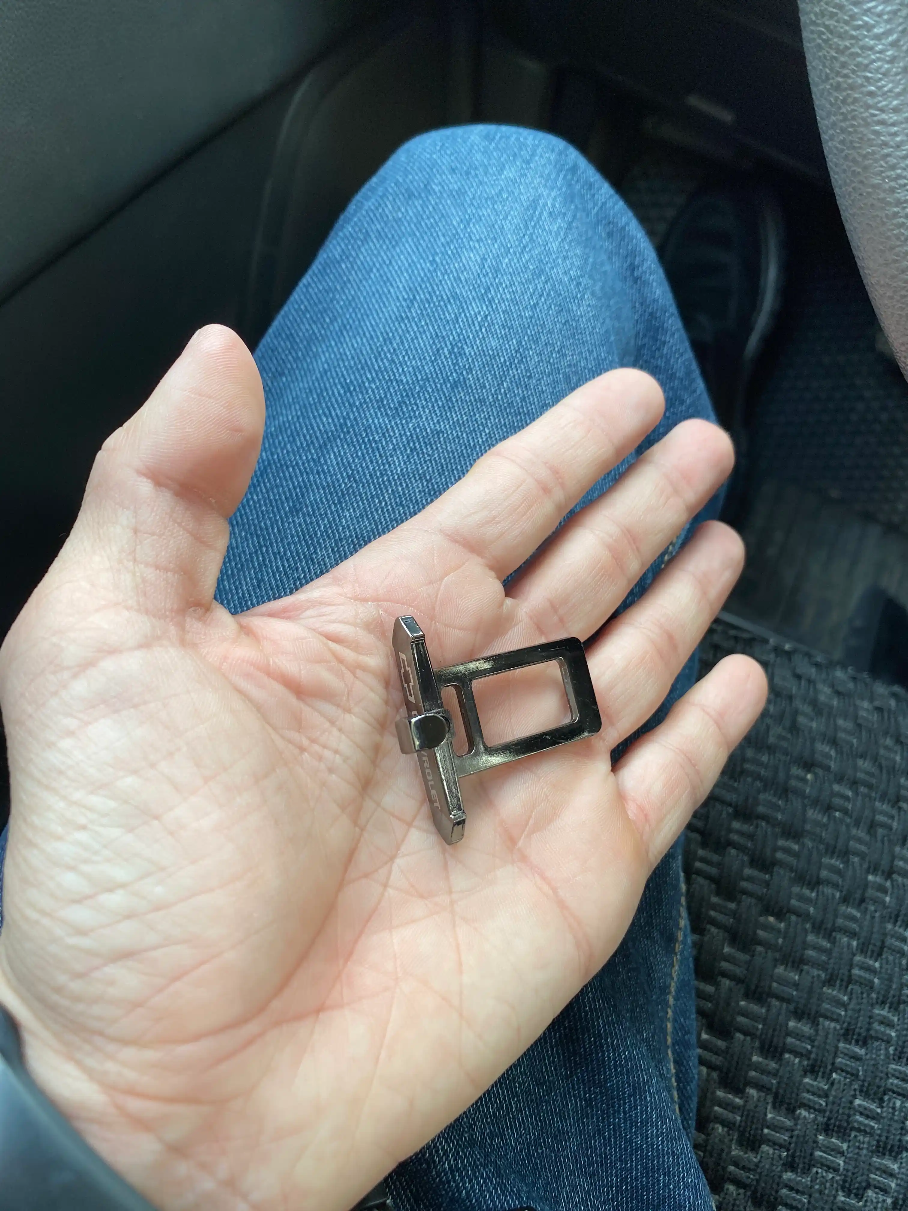 Avtomobil xavfsizlik kamari zaglushkasi – metall kamar klipsi, dizayn BYD, CHEVROLET