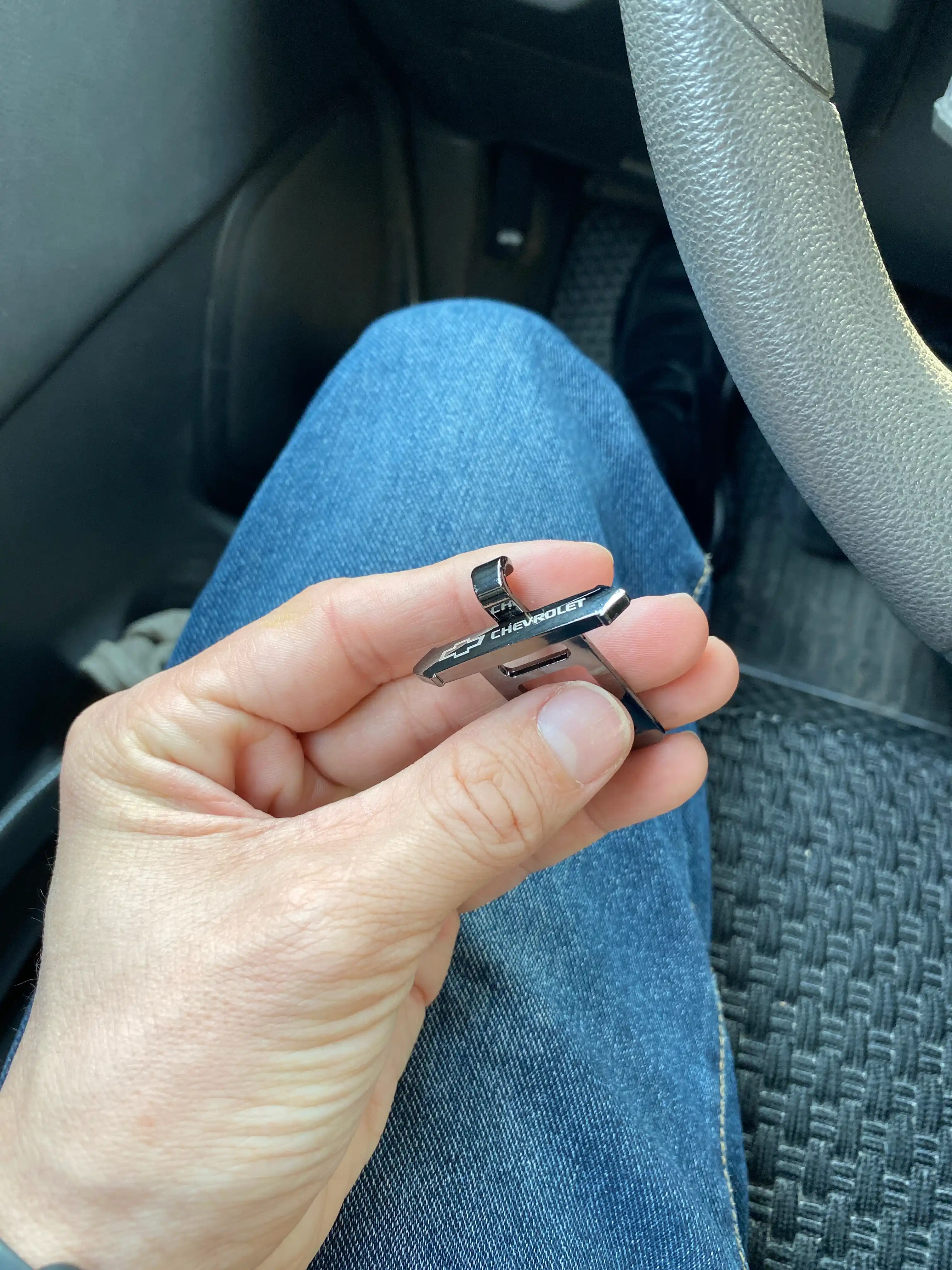 Avtomobil xavfsizlik kamari zaglushkasi – metall kamar klipsi, dizayn BYD, CHEVROLET